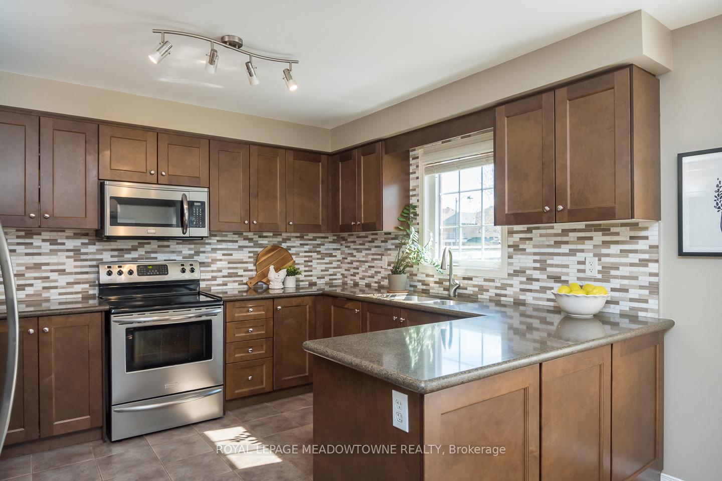 Photo 13 of 292 Giddings Crescent, Milton, Scott — HOMEH