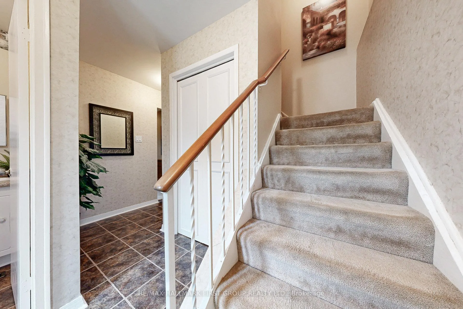 Photo 3 of 512 Creekview Circle, Pickering, West Shore — HOMEH