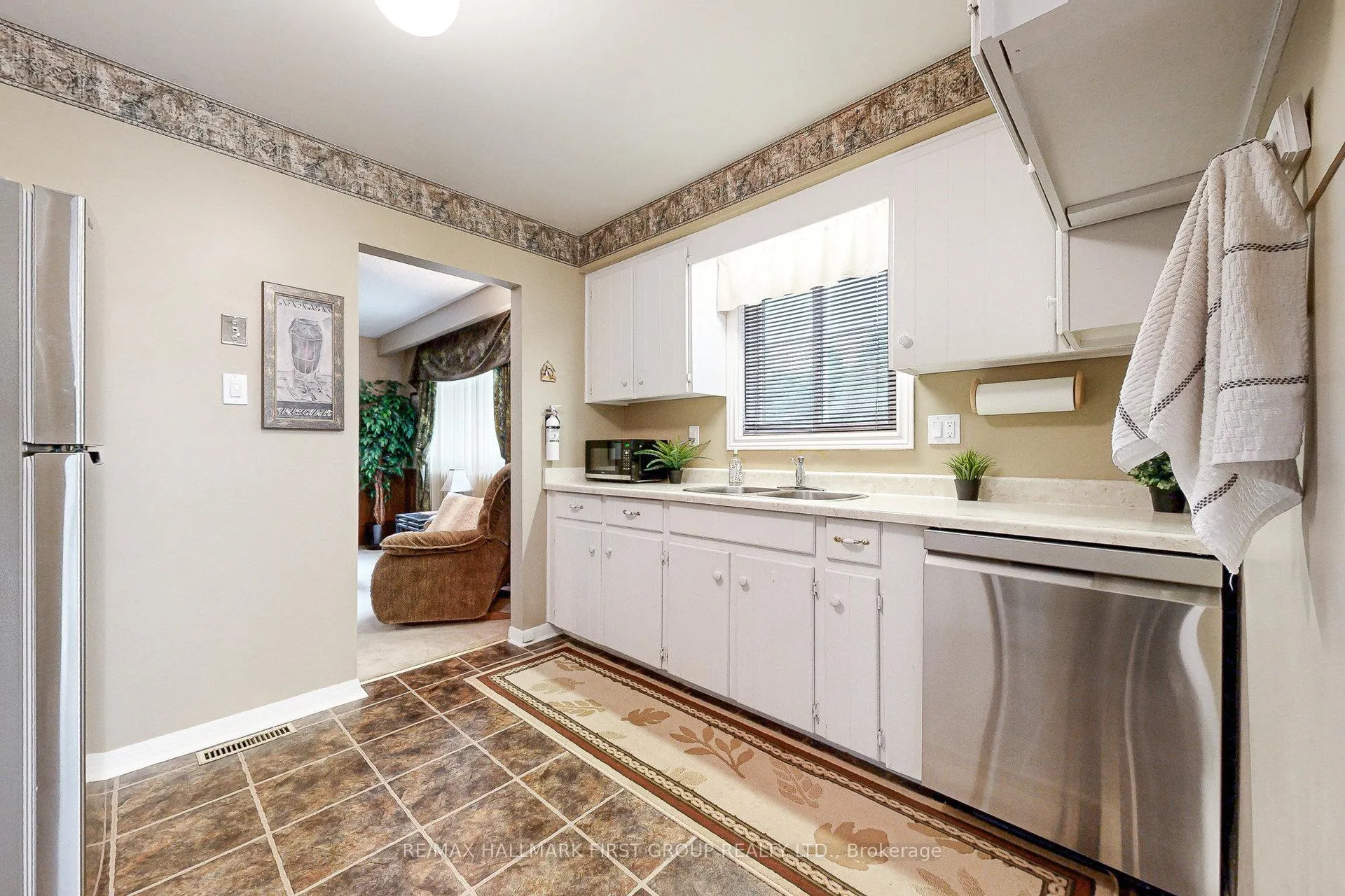 Photo 11 of 512 Creekview Circle, Pickering, West Shore — HOMEH