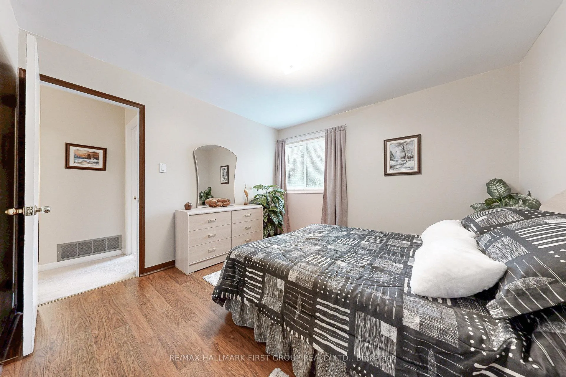 Photo 15 of 512 Creekview Circle, Pickering, West Shore — HOMEH