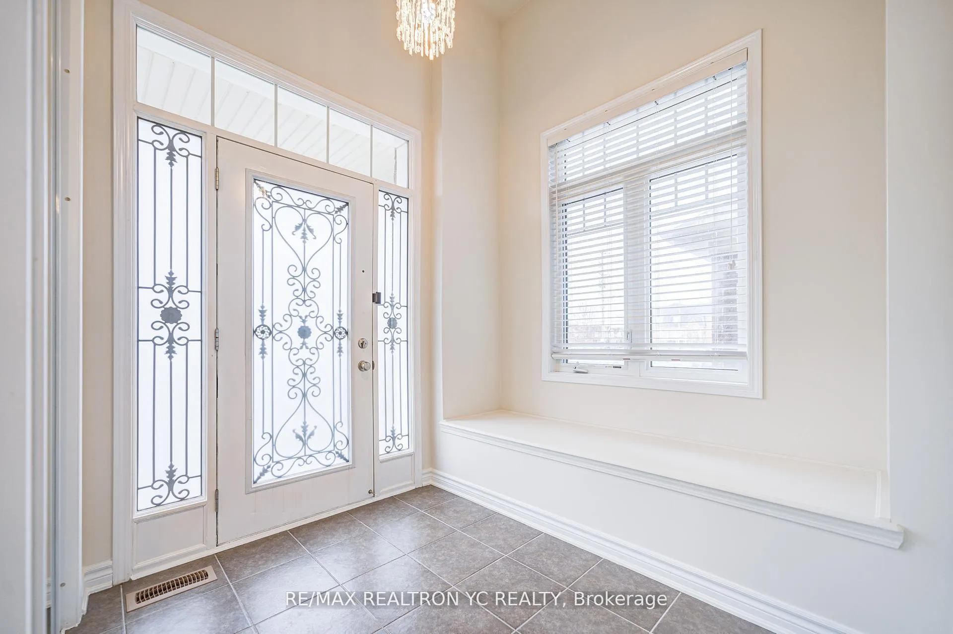 Photo 3 of 1014 Biason Circle, Milton, Willmott — HOMEH