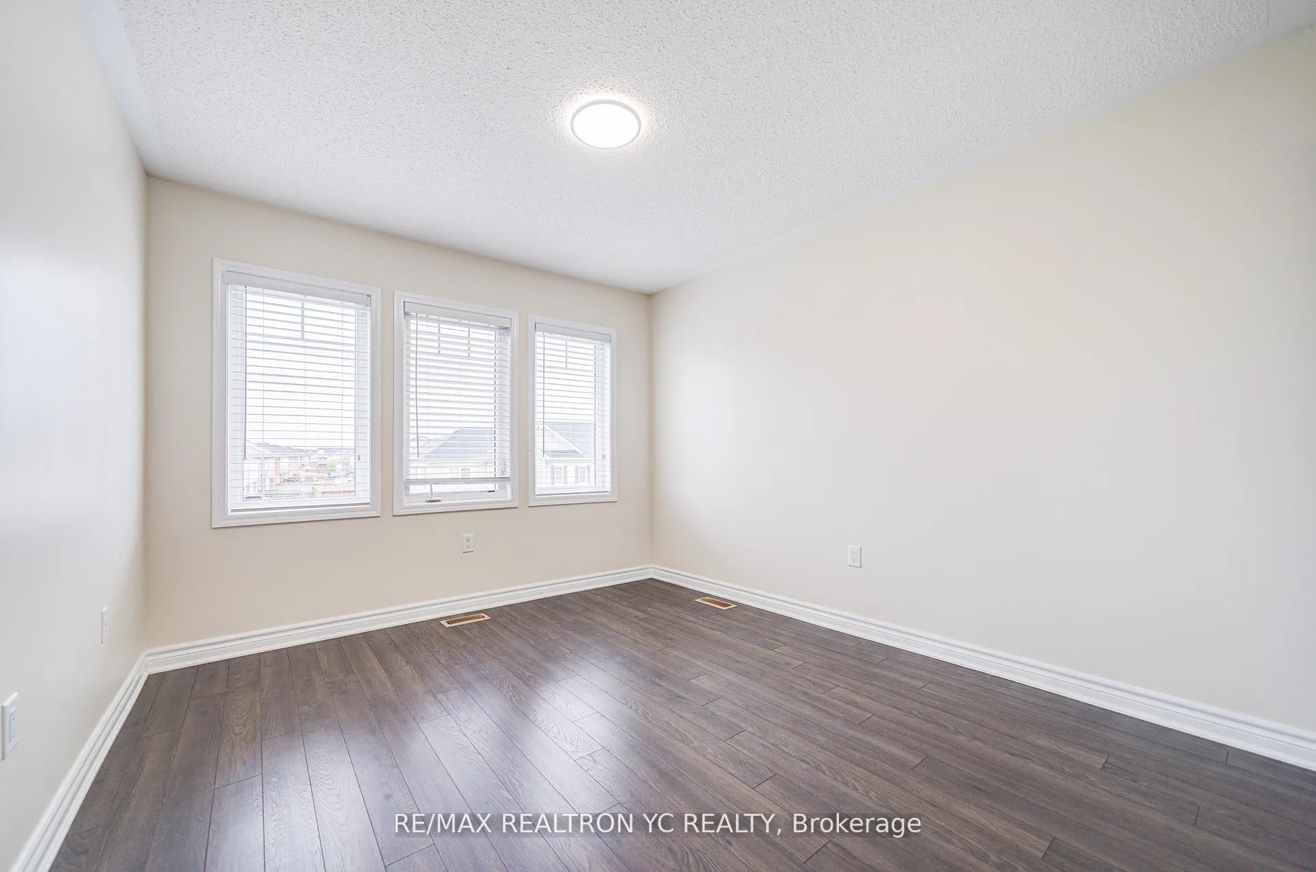 Photo 33 of 1014 Biason Circle, Milton, Willmott — HOMEH