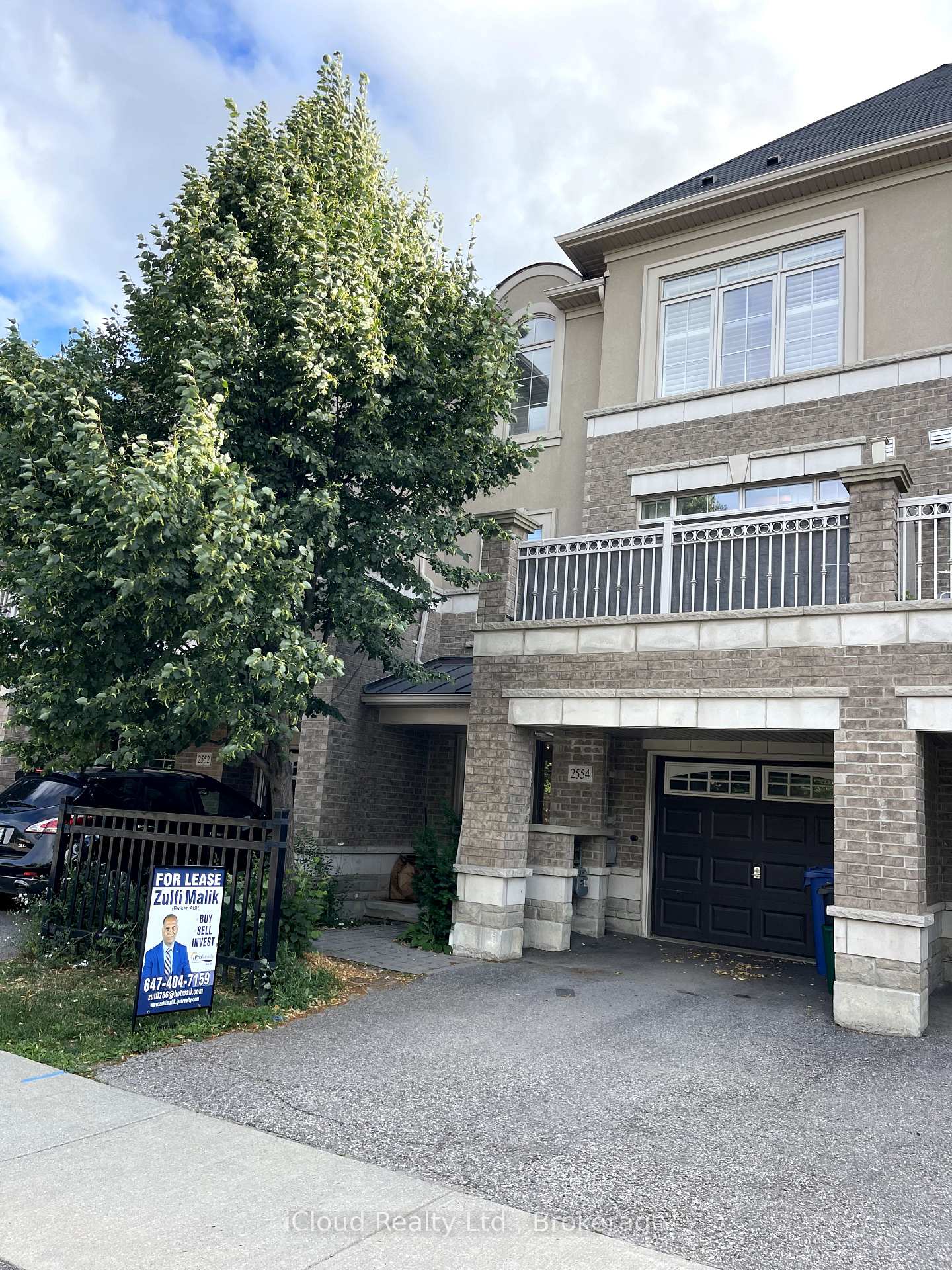 Front of 2554 Grand Oak Trail
