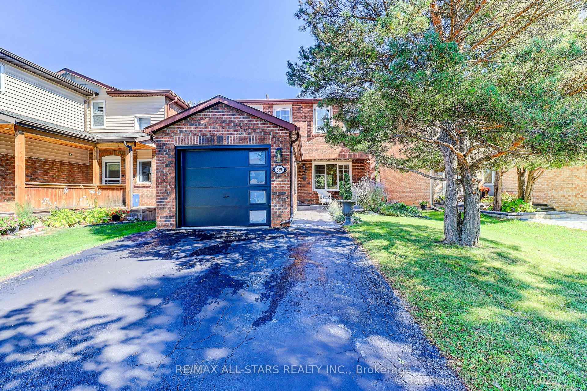 Photo 1 of 689 Foxwood Trail, Pickering, Amberlea — HOMEH