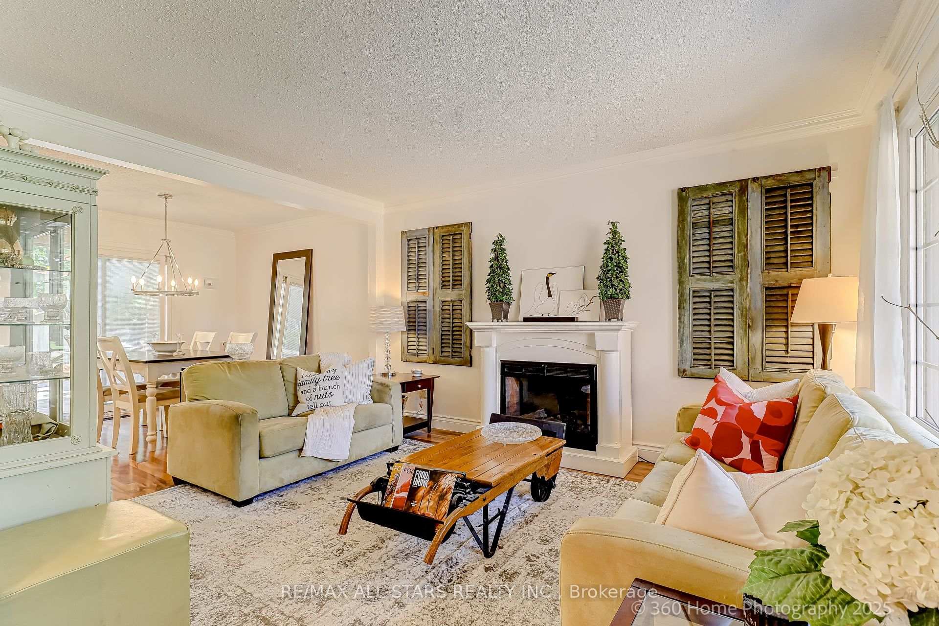 Photo 5 of 689 Foxwood Trail, Pickering, Amberlea — HOMEH