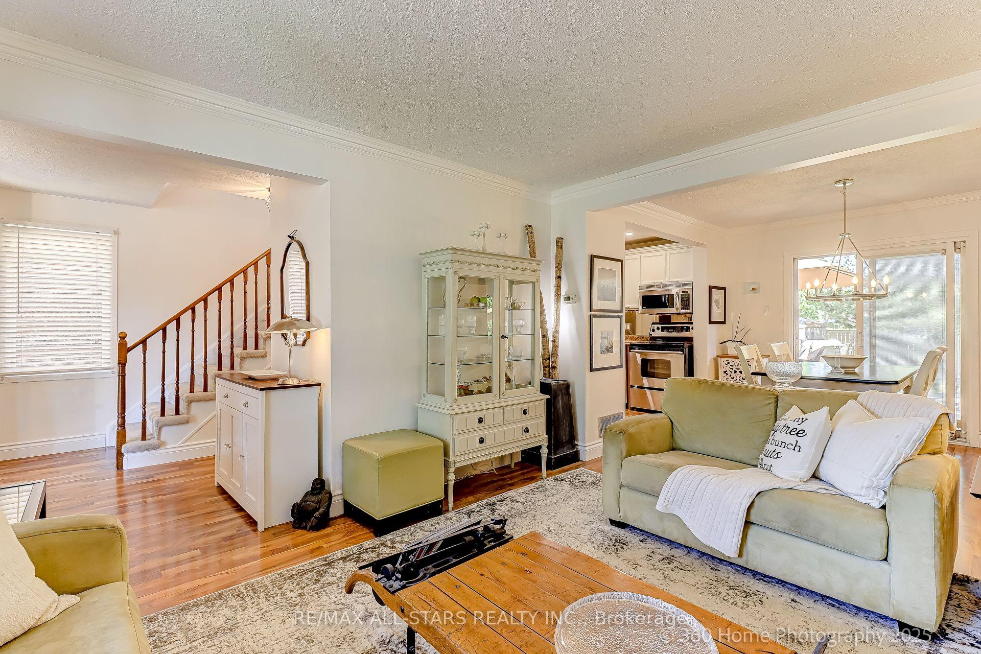 Photo 6 of 689 Foxwood Trail, Pickering, Amberlea — HOMEH