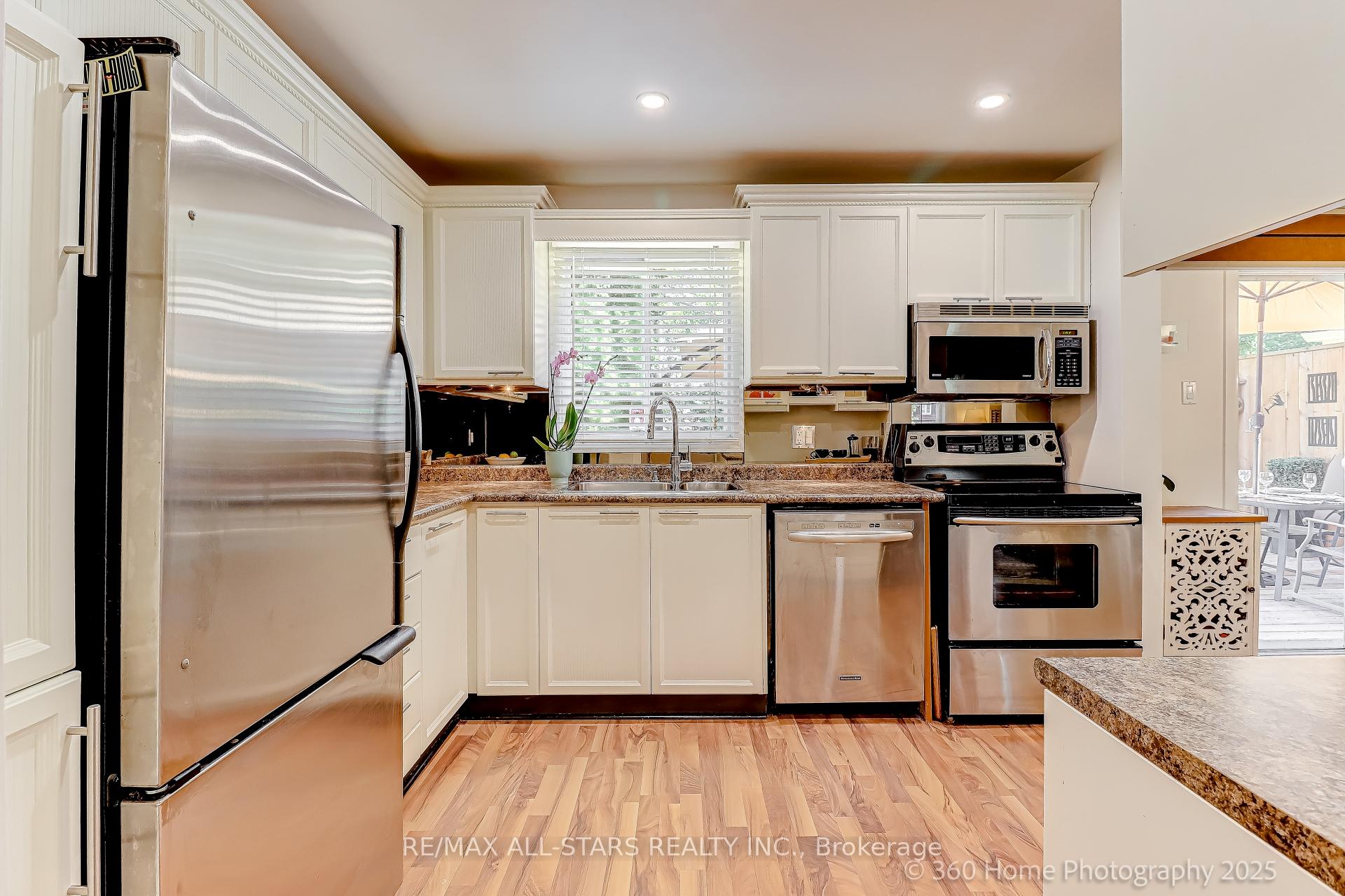 Photo 8 of 689 Foxwood Trail, Pickering, Amberlea — HOMEH