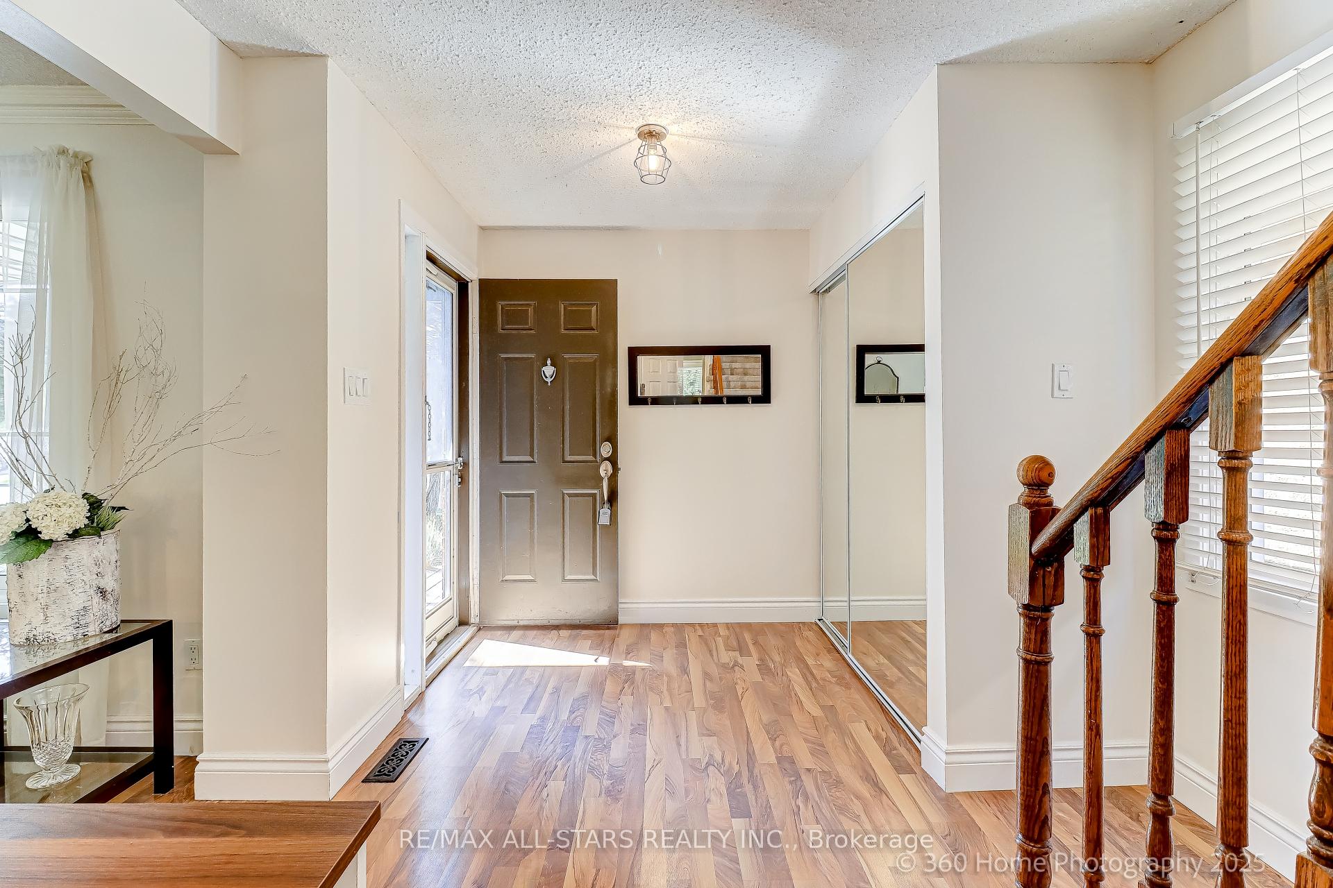 Photo 10 of 689 Foxwood Trail, Pickering, Amberlea — HOMEH