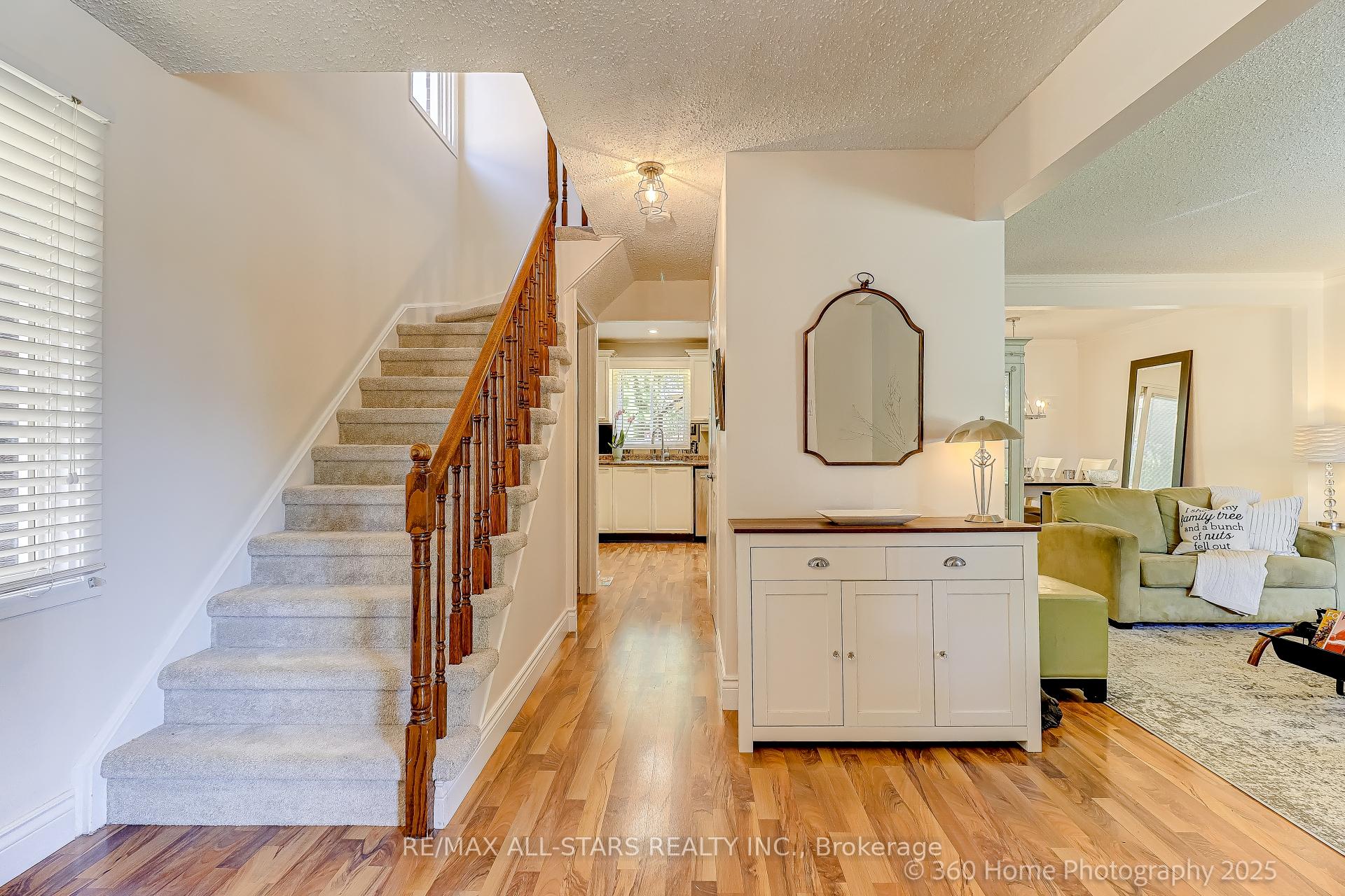 Photo 11 of 689 Foxwood Trail, Pickering, Amberlea — HOMEH