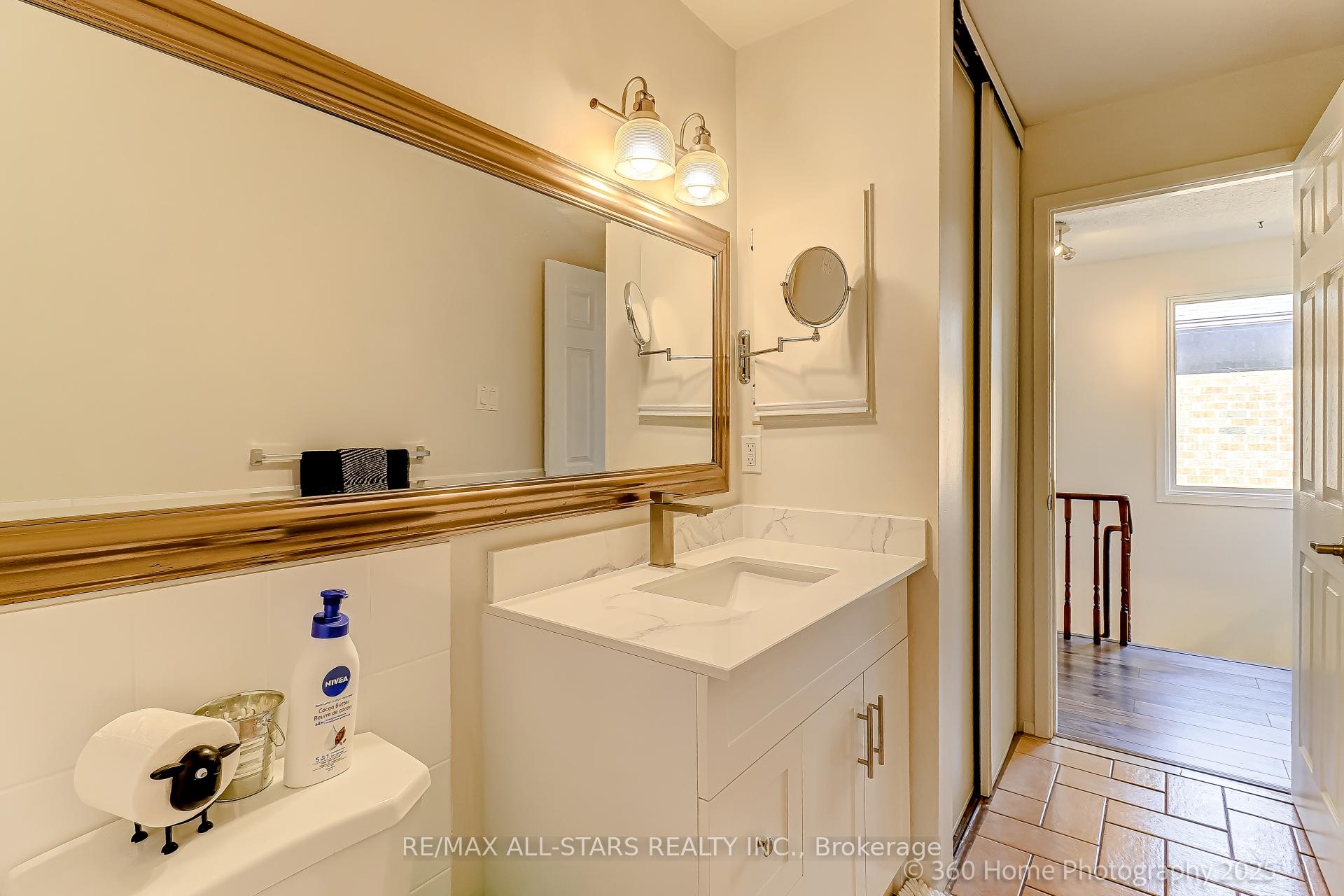 Photo 16 of 689 Foxwood Trail, Pickering, Amberlea — HOMEH