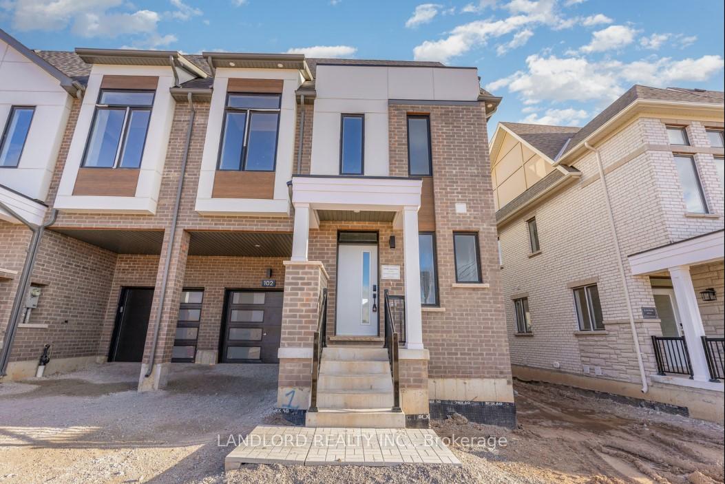 Front of 102 Settlers Road E