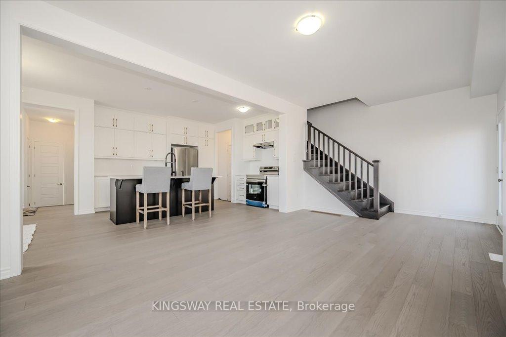 Photo 3 of 1377 Lily Crescent, Milton, Walker — HOMEH