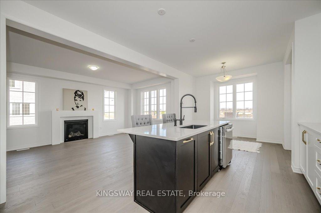 Photo 7 of 1377 Lily Crescent, Milton, Walker — HOMEH