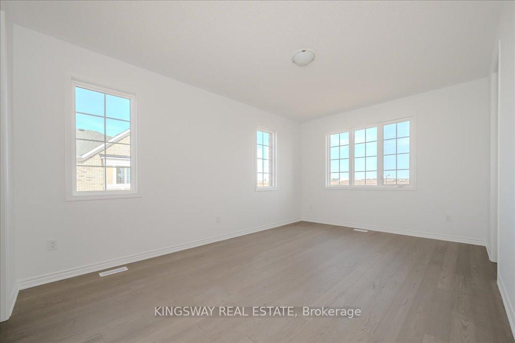 Photo 13 of 1377 Lily Crescent, Milton, Walker — HOMEH