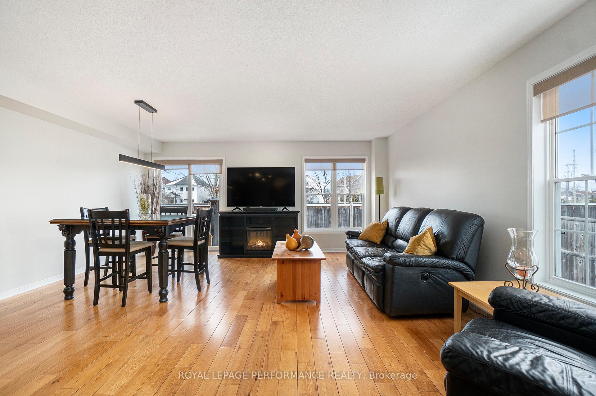 Photo 4 of 161 Topham Terrace, Ottawa, Fallingbrook/Gardenway South — HOMEH