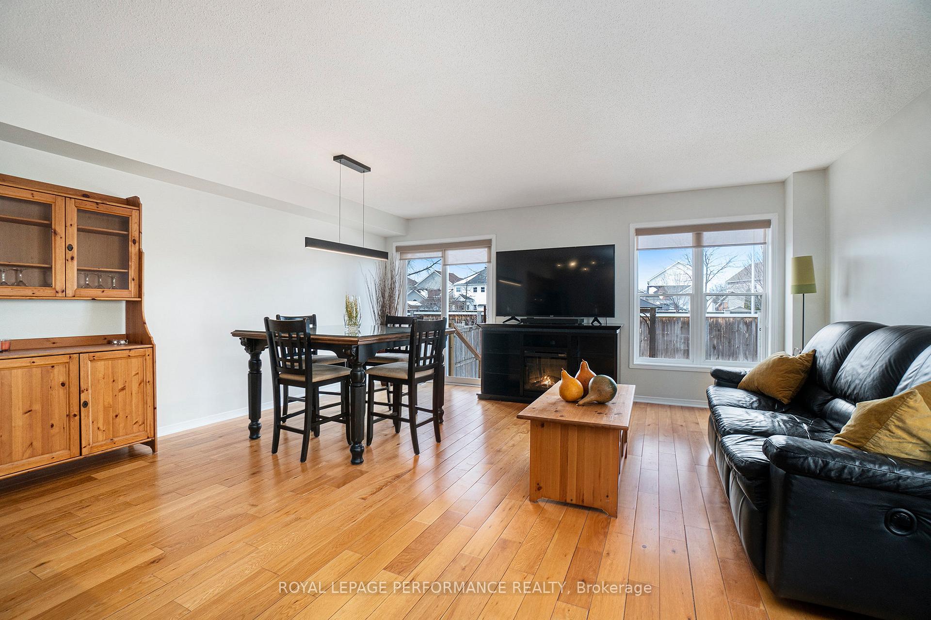 Photo 5 of 161 Topham Terrace, Ottawa, Fallingbrook/Gardenway South — HOMEH