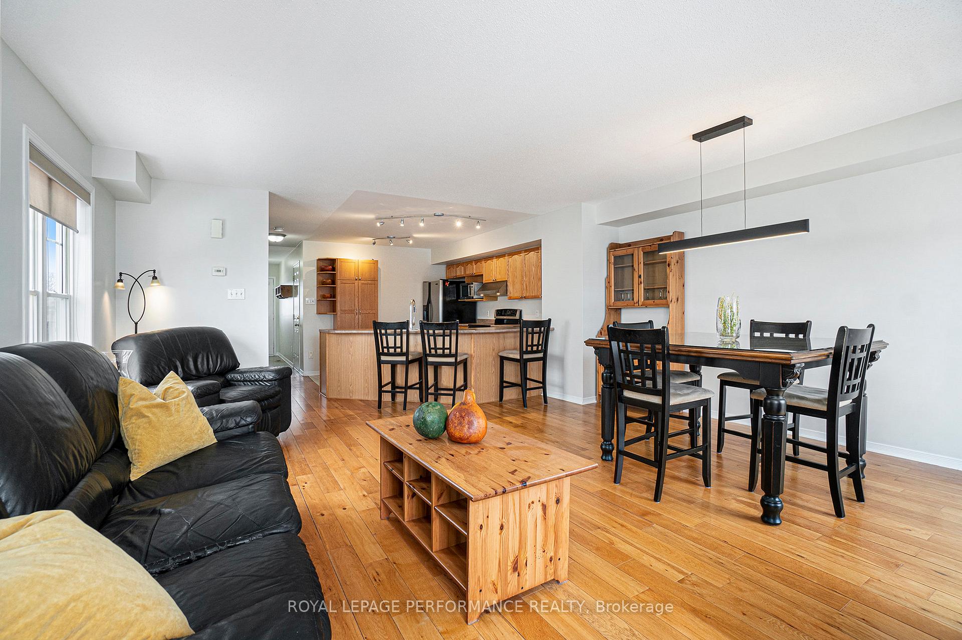 Photo 6 of 161 Topham Terrace, Ottawa, Fallingbrook/Gardenway South — HOMEH