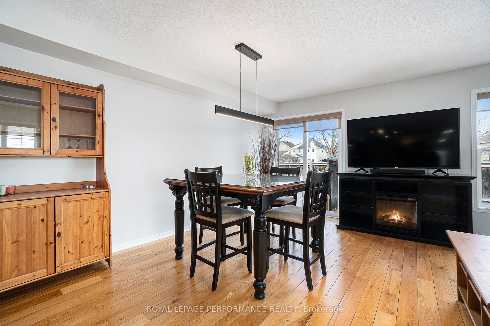 Photo 9 of 161 Topham Terrace, Ottawa, Fallingbrook/Gardenway South — HOMEH
