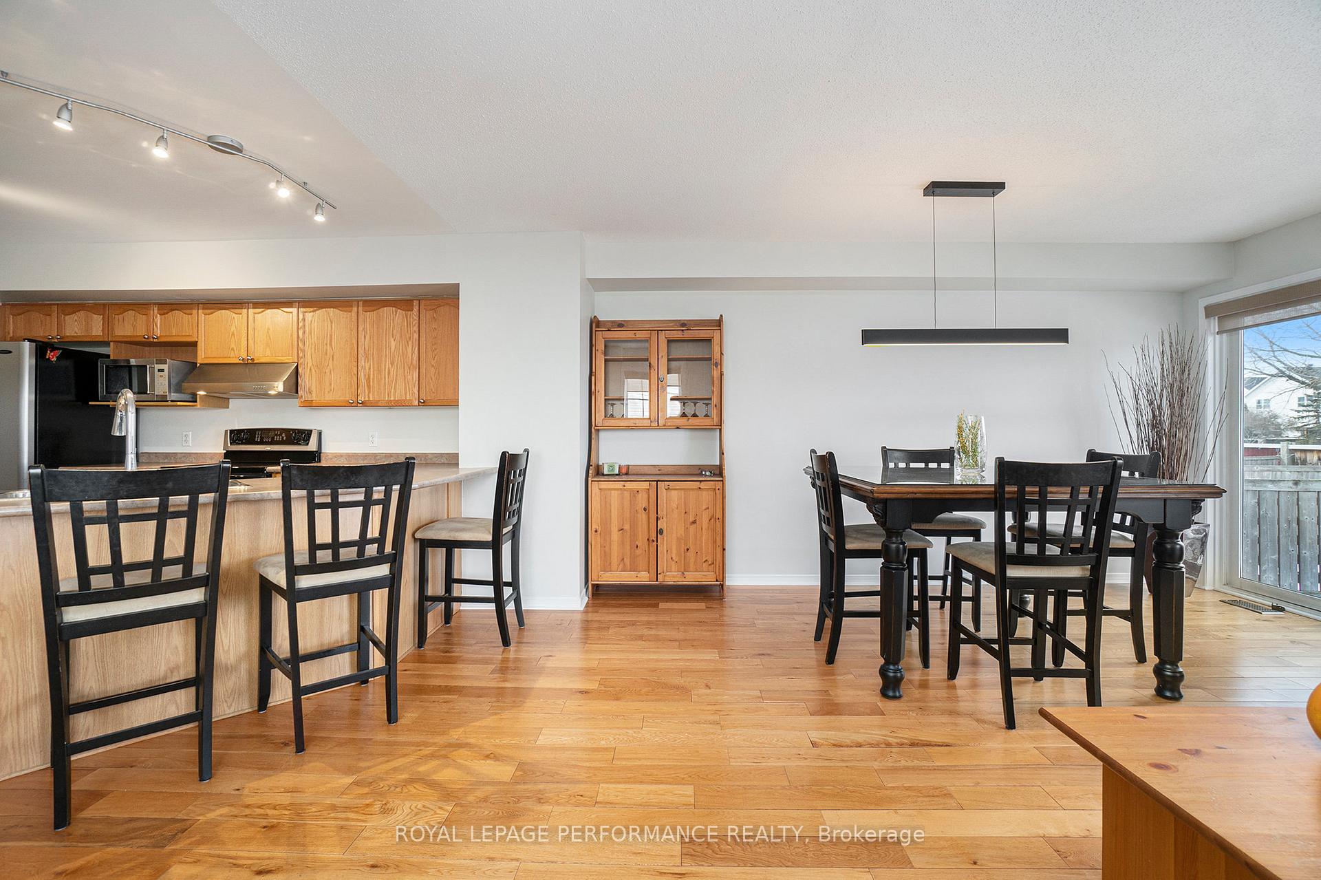 Photo 10 of 161 Topham Terrace, Ottawa, Fallingbrook/Gardenway South — HOMEH