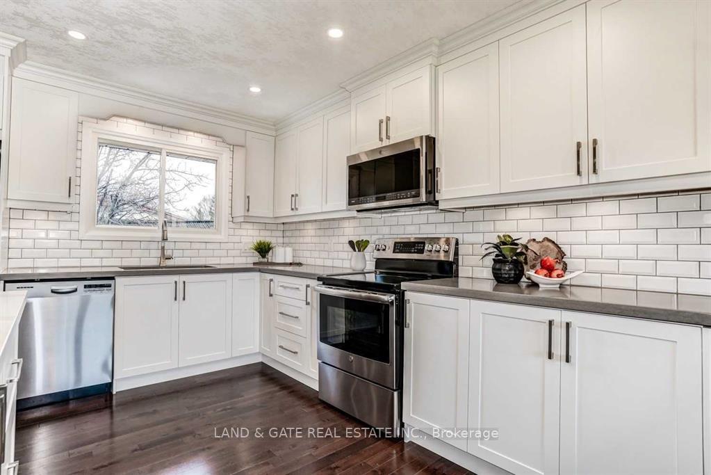 Photo 6 of Unit UPPER, 860 Carnation Court, Oshawa, Donevan — HOMEH