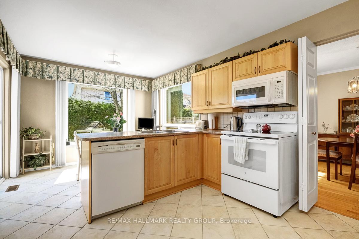 Photo 14 of 2011 Legrand Crescent, Ottawa, Queenswood Heights South — HOMEH