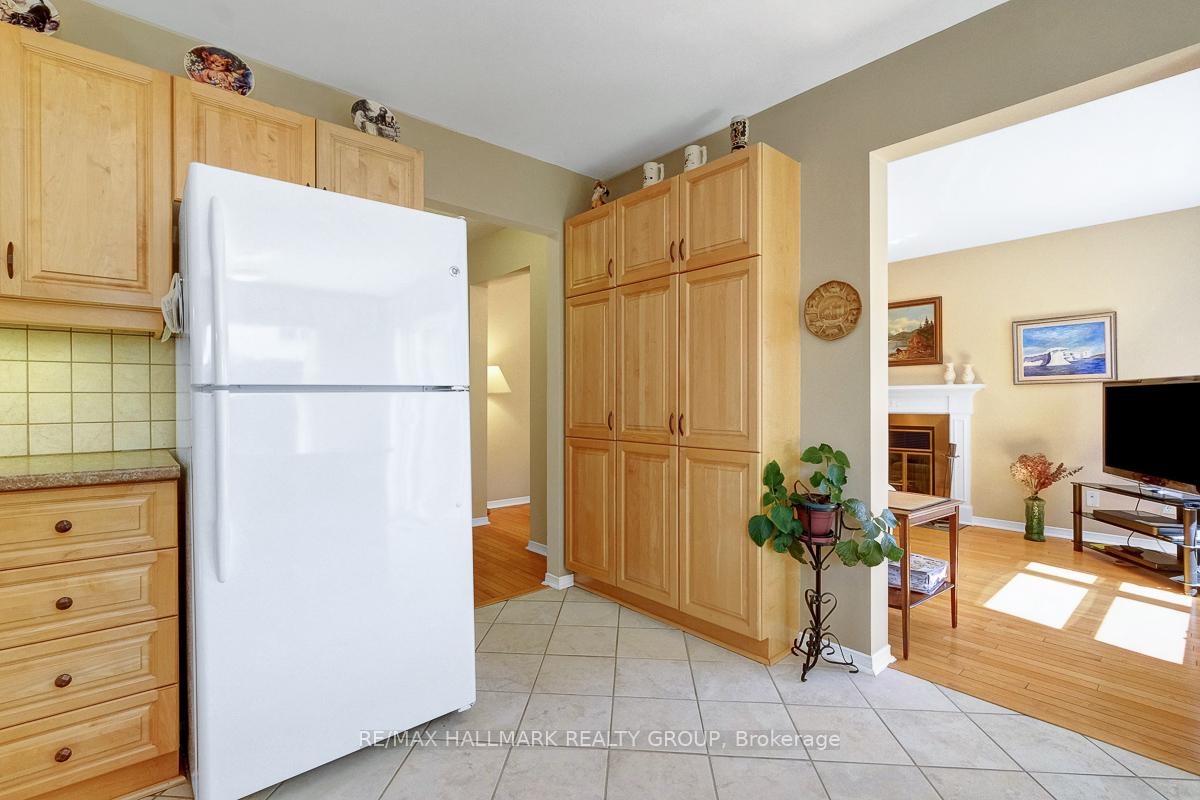 Photo 15 of 2011 Legrand Crescent, Ottawa, Queenswood Heights South — HOMEH