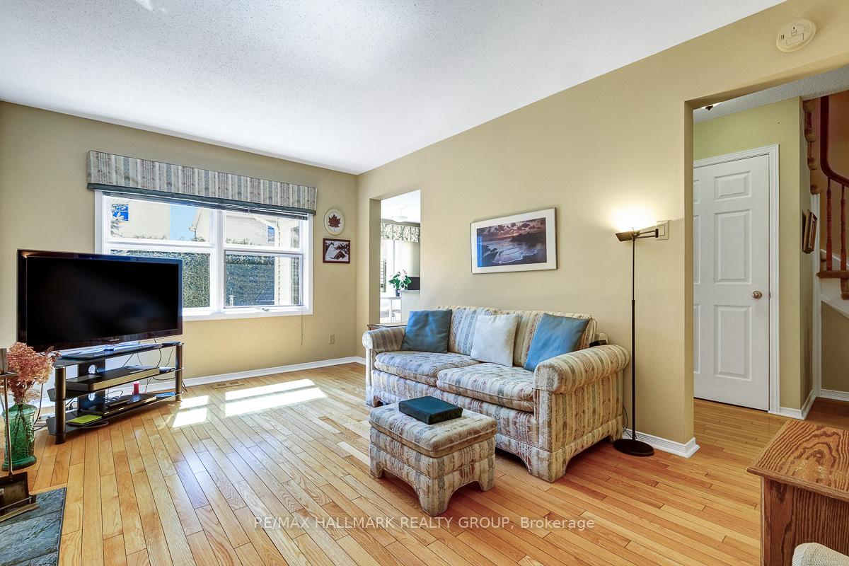 Photo 19 of 2011 Legrand Crescent, Ottawa, Queenswood Heights South — HOMEH