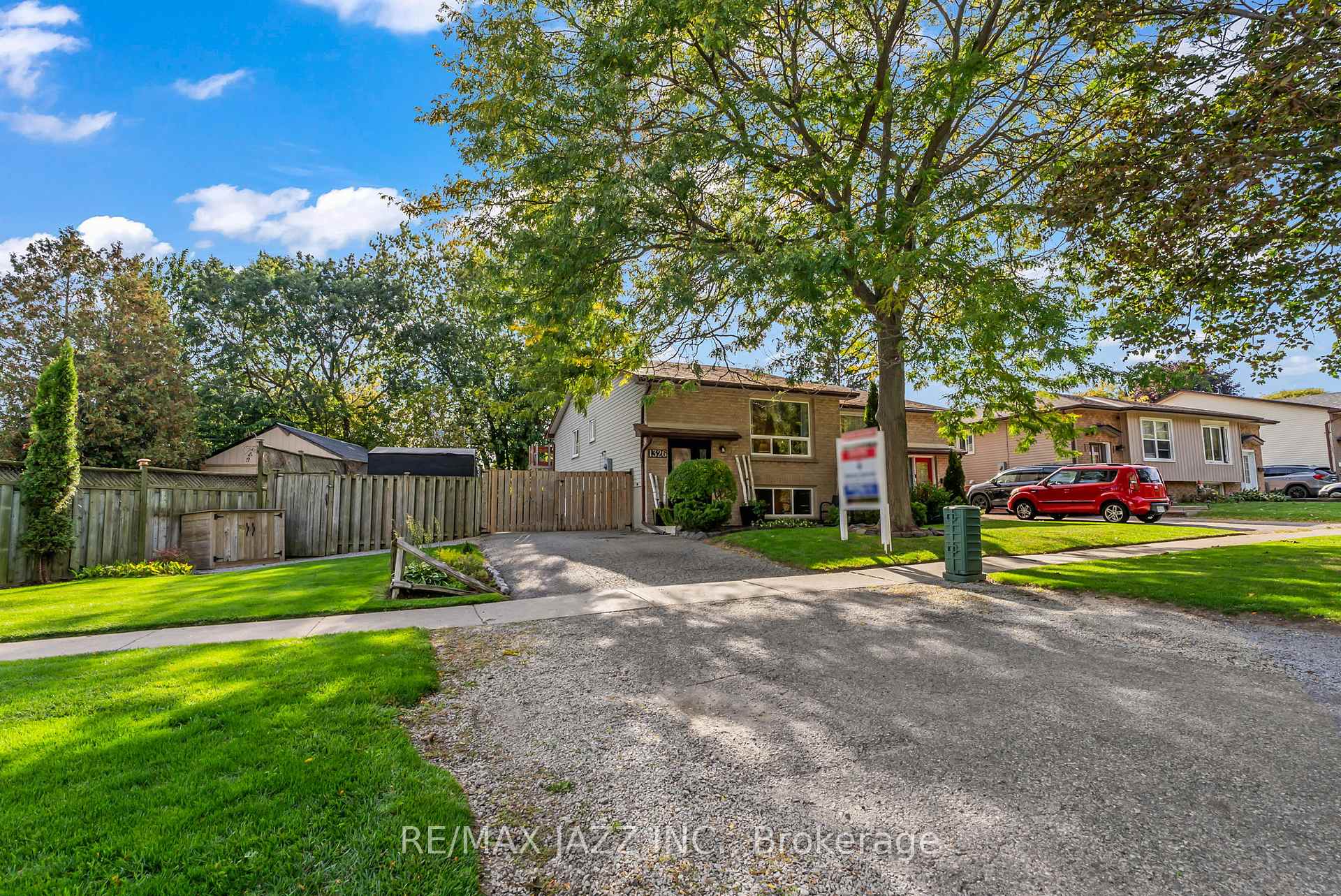 Photo 1 of 1326 Valley Drive, Oshawa, Lakeview — HOMEH