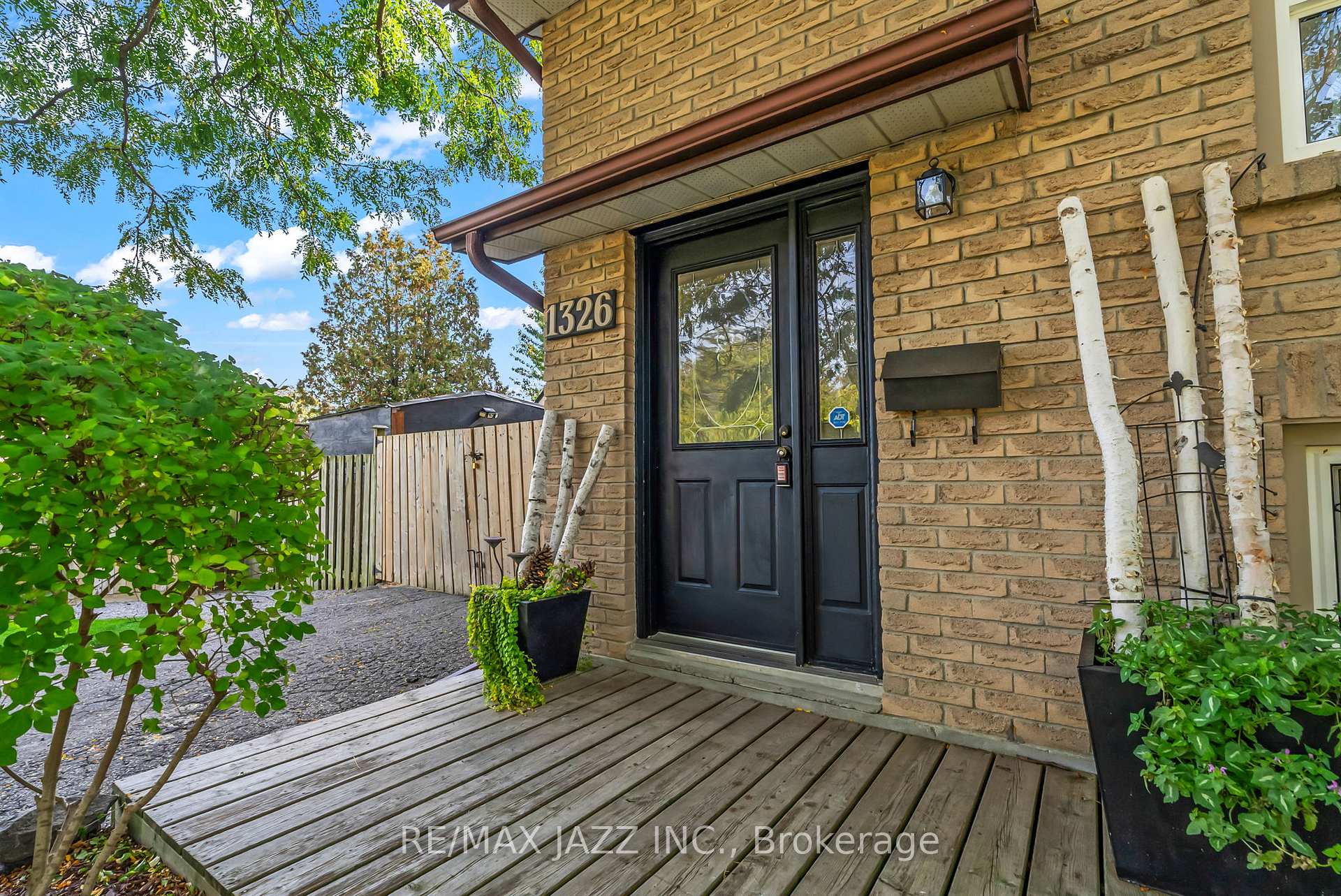 Photo 6 of 1326 Valley Drive, Oshawa, Lakeview — HOMEH
