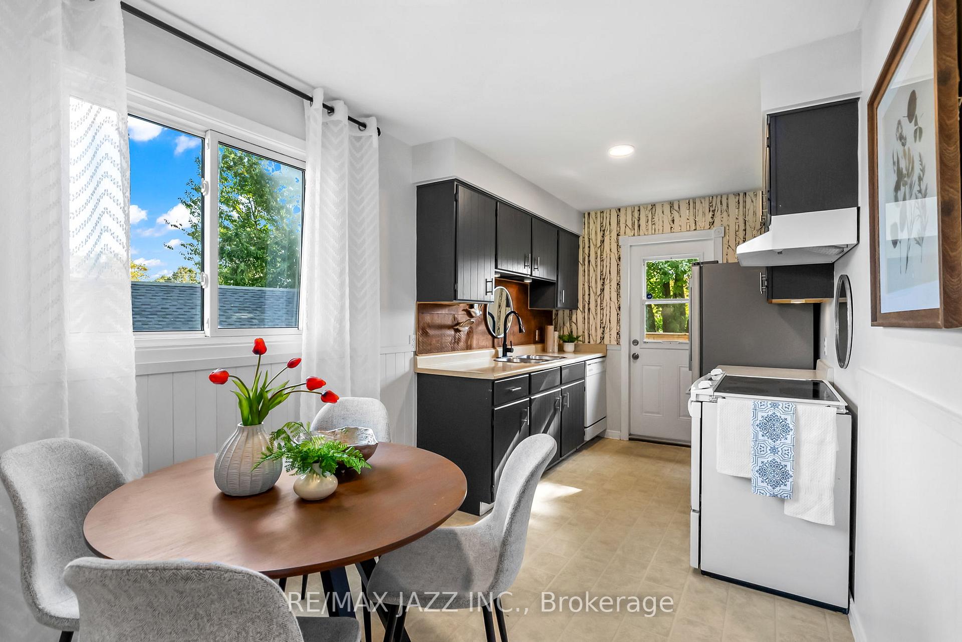 Photo 17 of 1326 Valley Drive, Oshawa, Lakeview — HOMEH