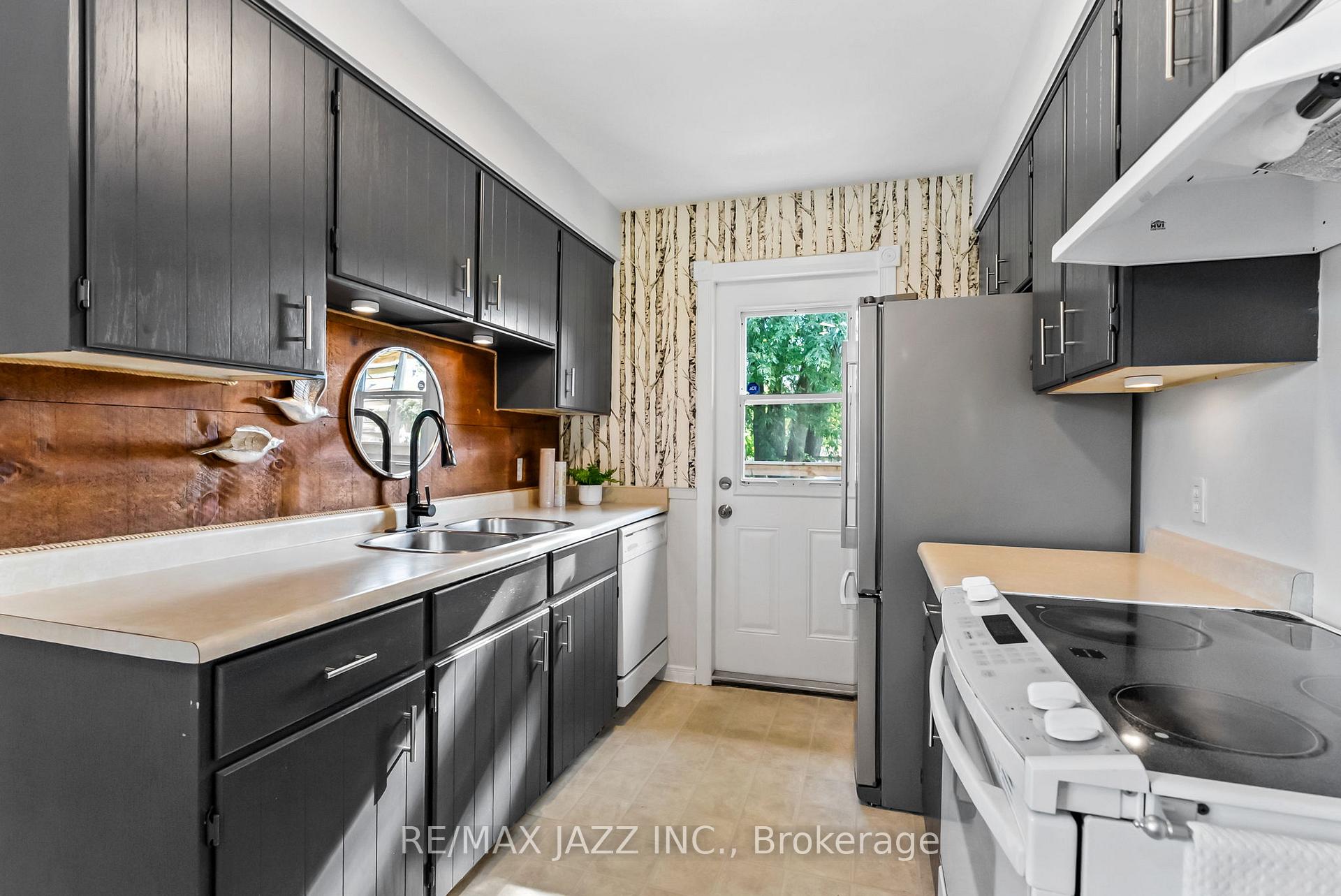 Photo 18 of 1326 Valley Drive, Oshawa, Lakeview — HOMEH