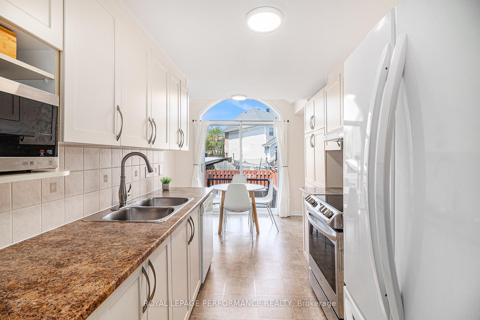 Photo 12 of 735 Crowberry Street, Ottawa, Avalon East — HOMEH