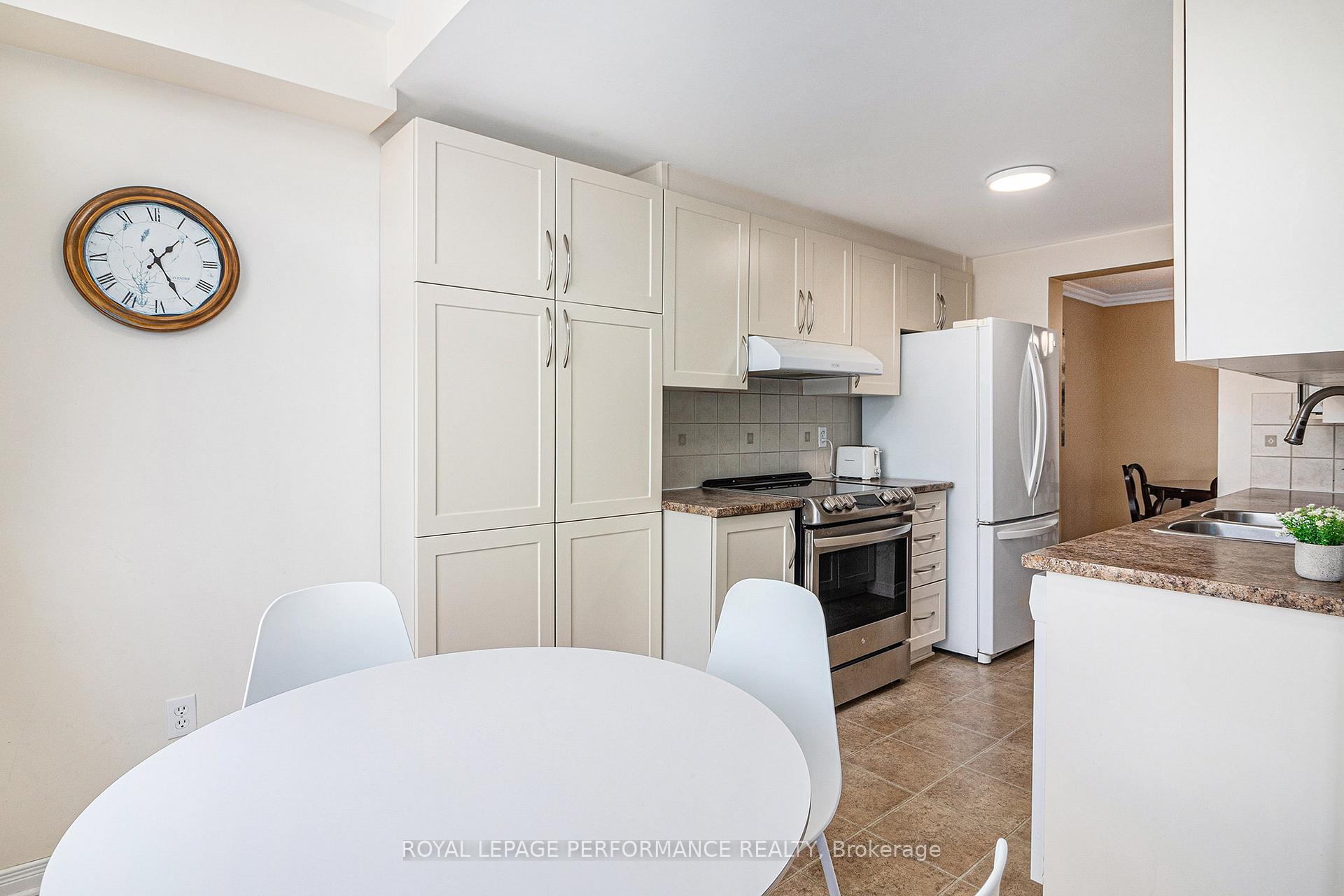 Photo 14 of 735 Crowberry Street, Ottawa, Avalon East — HOMEH