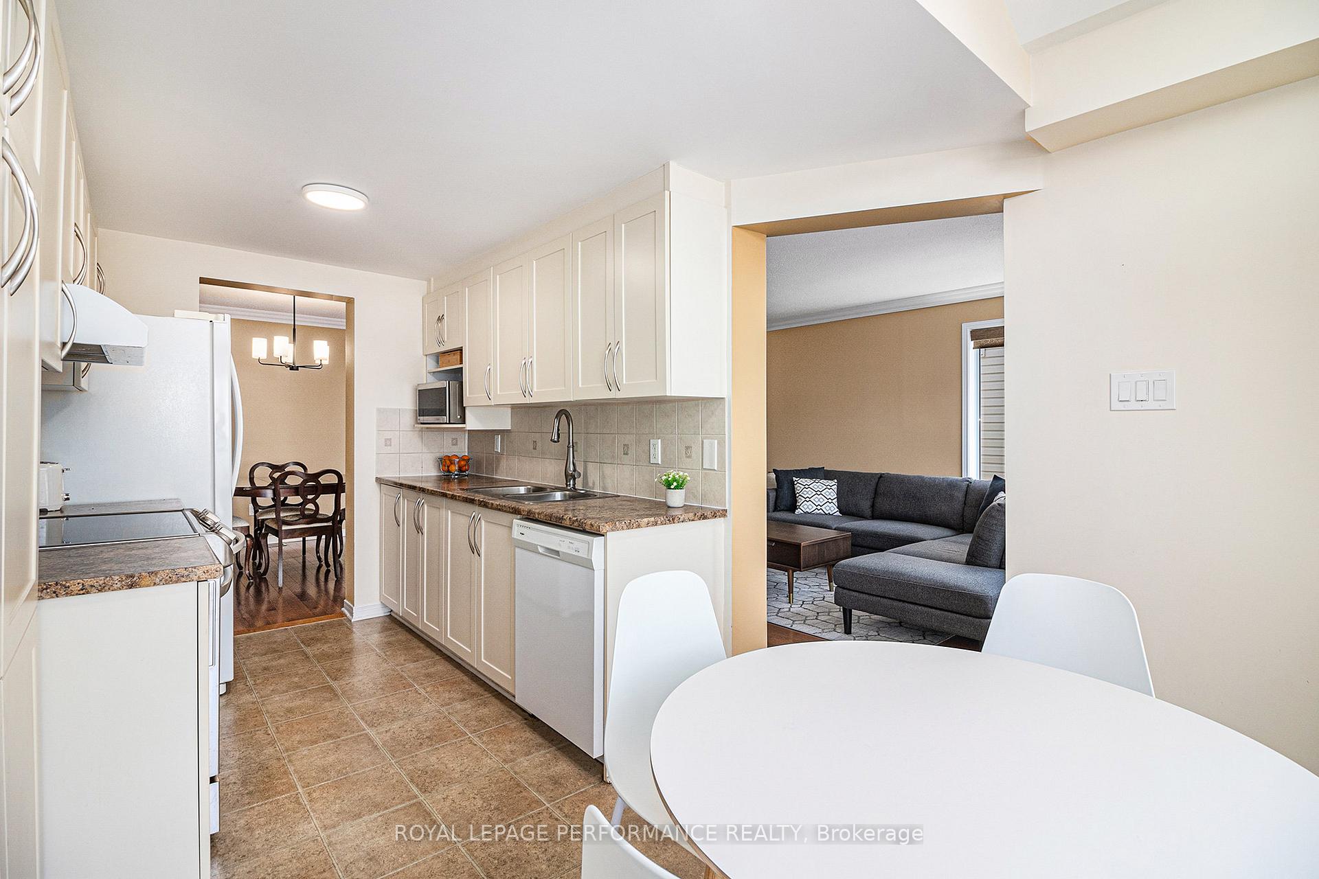 Photo 15 of 735 Crowberry Street, Ottawa, Avalon East — HOMEH