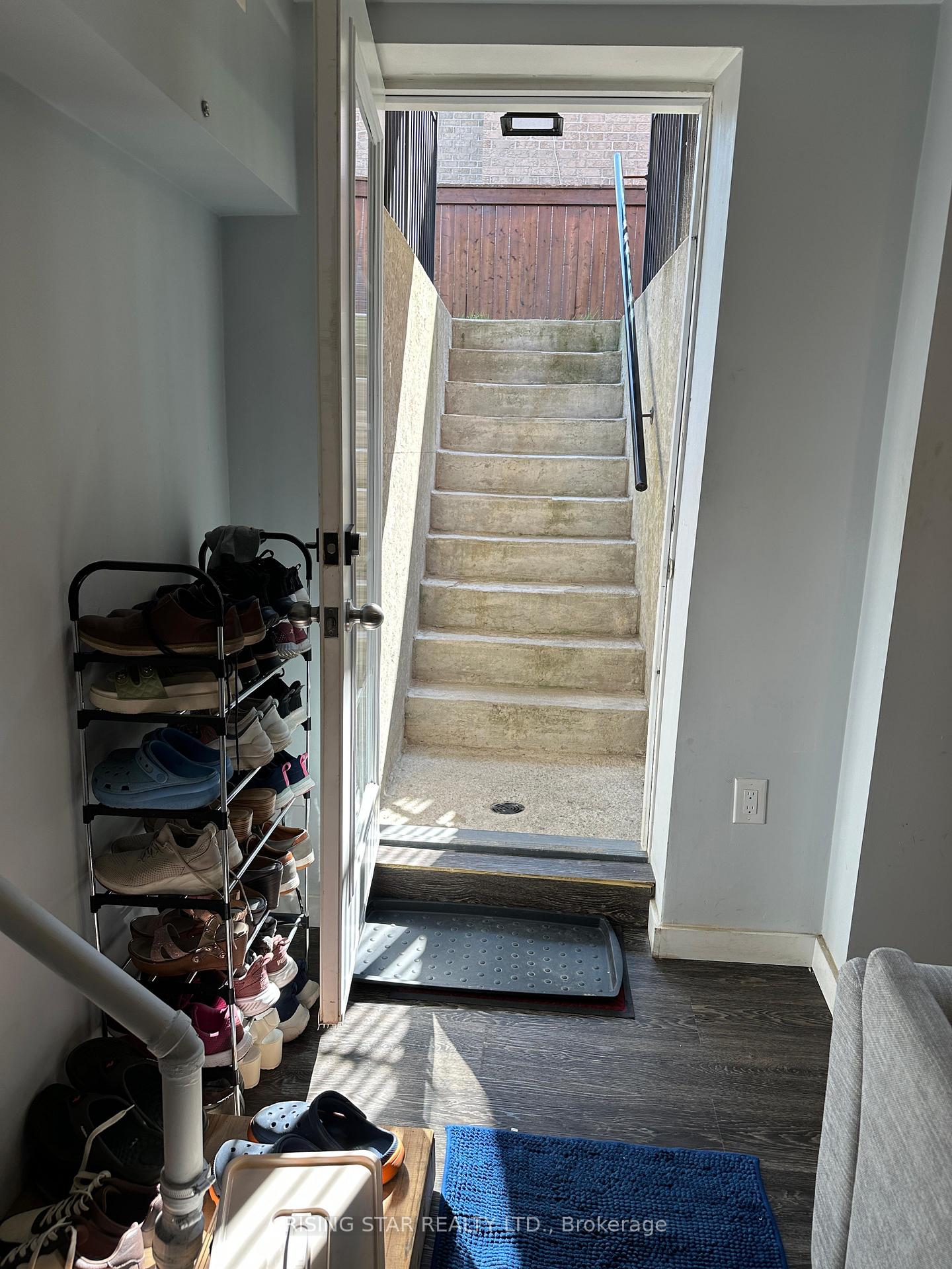 Photo 4 of 40 Northern Dancer Drive, Oshawa, Windfields — HOMEH