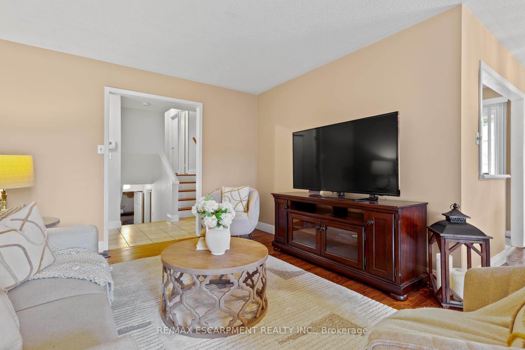Photo 8 of 856 Chapleau Drive, Pickering, Bay Ridges — HOMEH