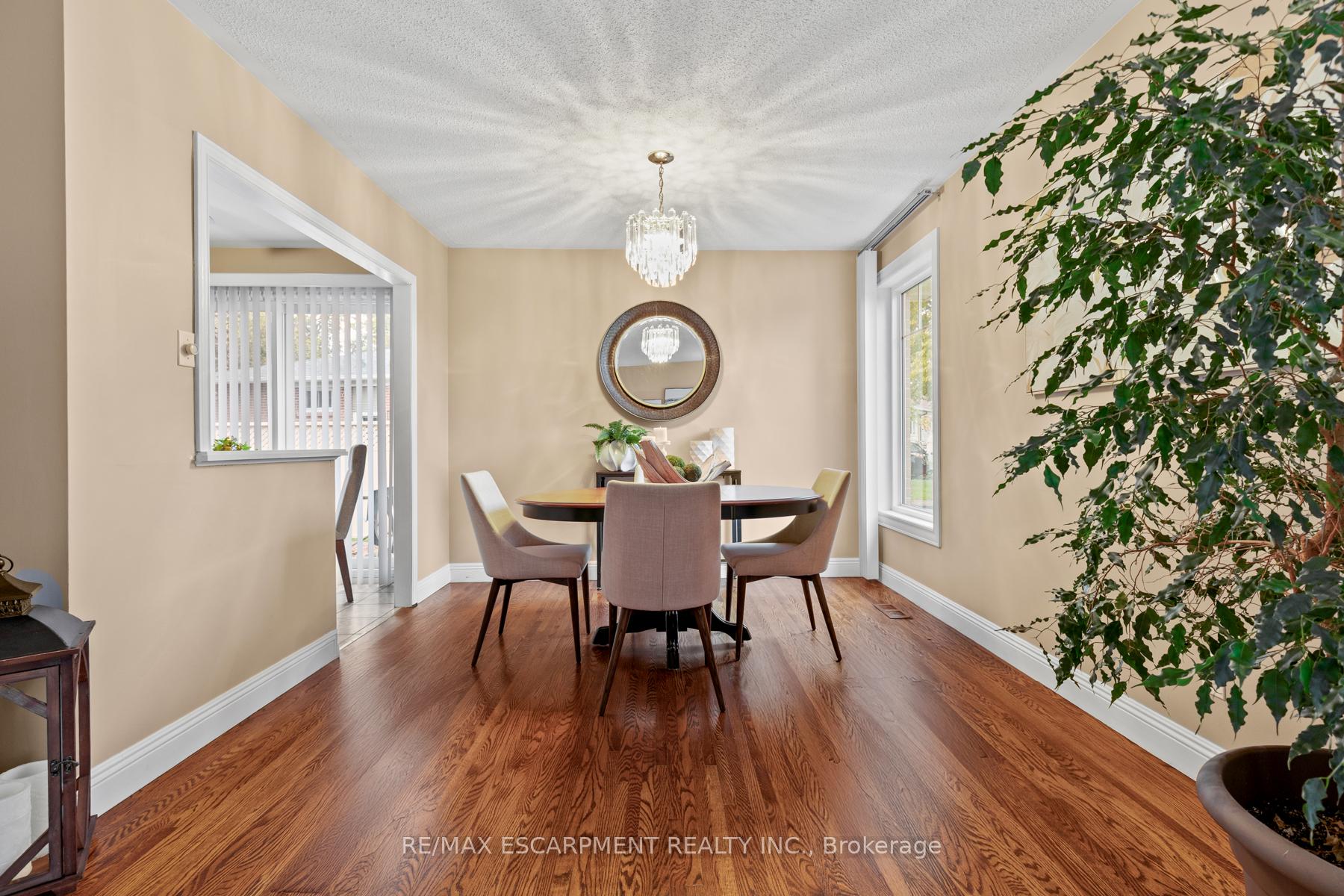 Photo 10 of 856 Chapleau Drive, Pickering, Bay Ridges — HOMEH