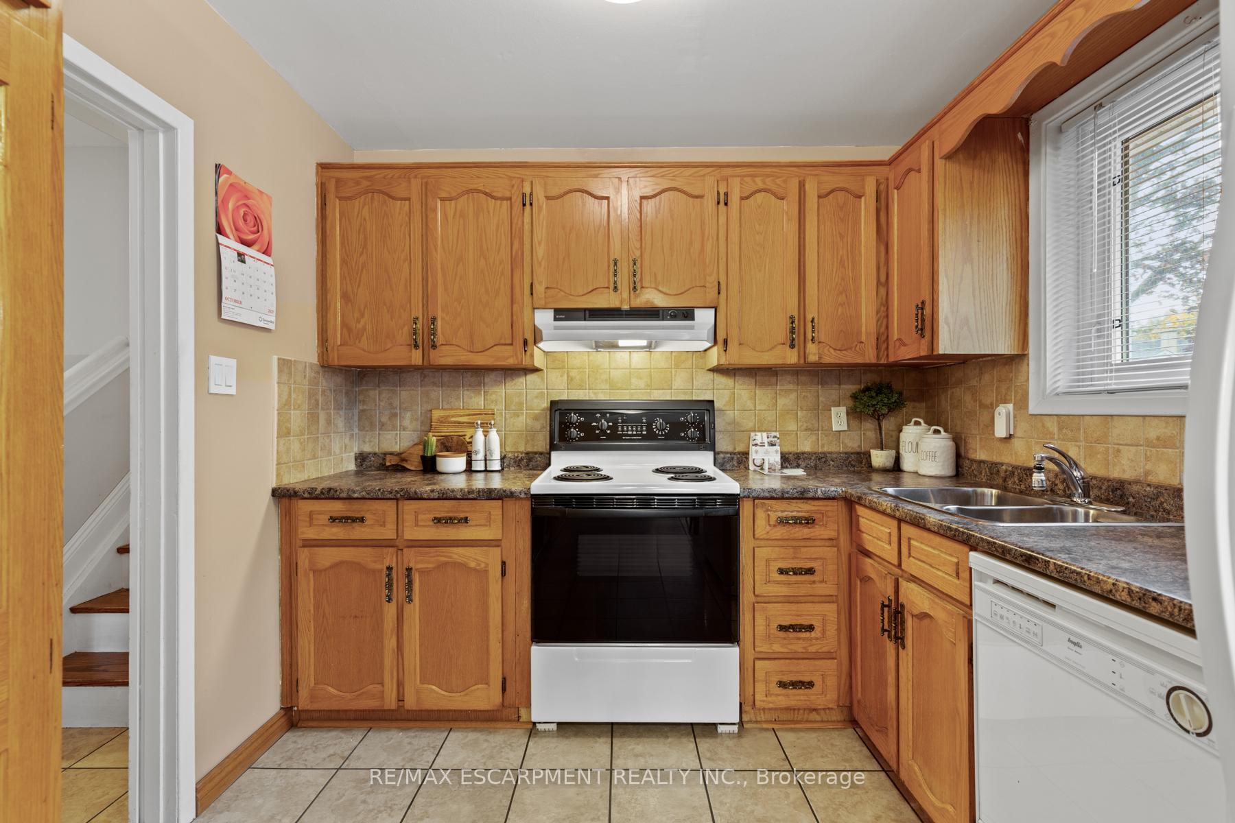 Photo 16 of 856 Chapleau Drive, Pickering, Bay Ridges — HOMEH