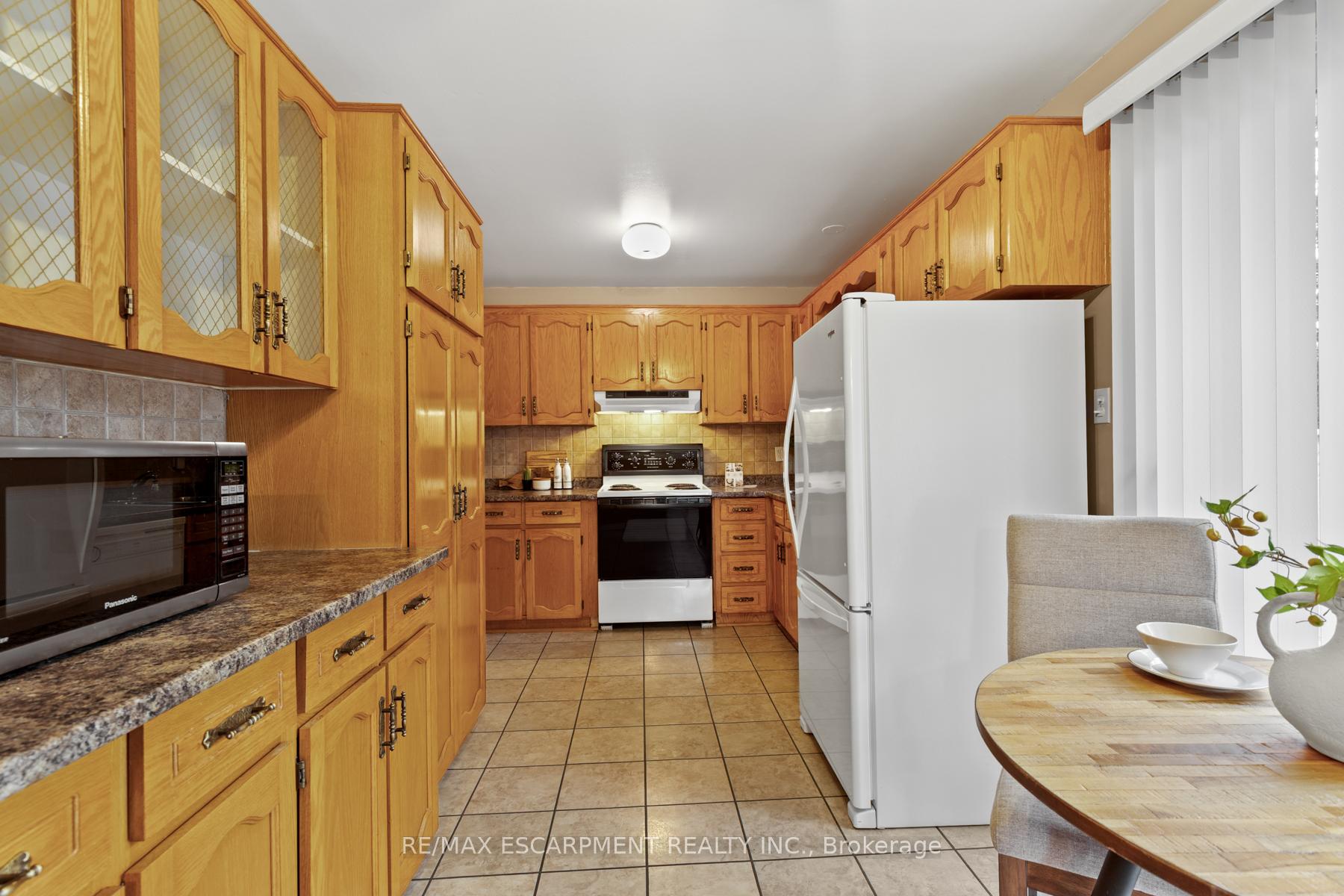 Photo 19 of 856 Chapleau Drive, Pickering, Bay Ridges — HOMEH
