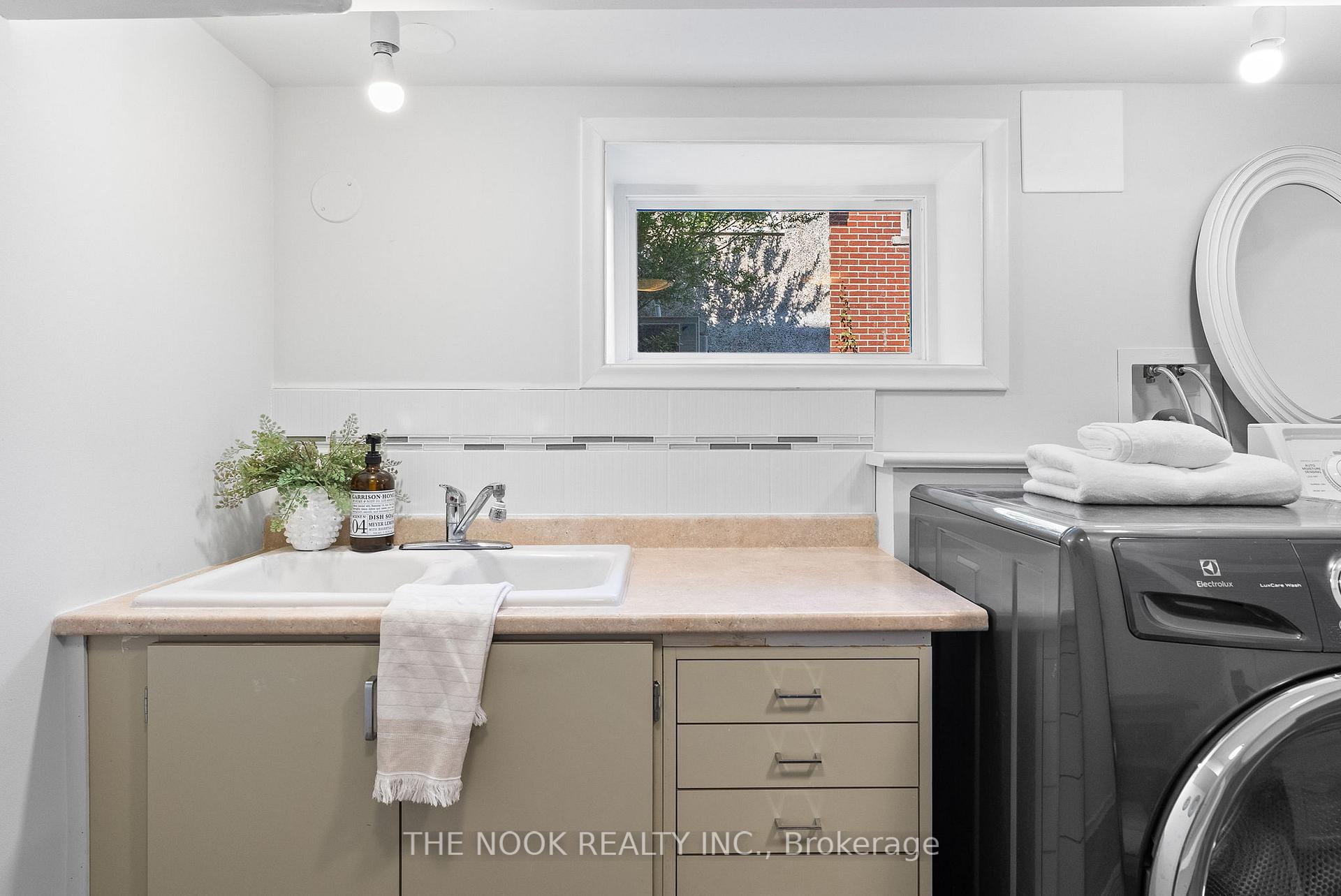 Photo 4 of 100 Connaught Street, Oshawa, O'Neill — HOMEH