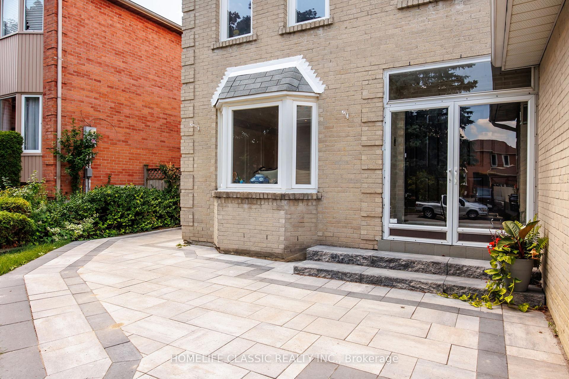 Photo 2 of 550 Dahlia Crescent, Pickering, Rosebank — HOMEH