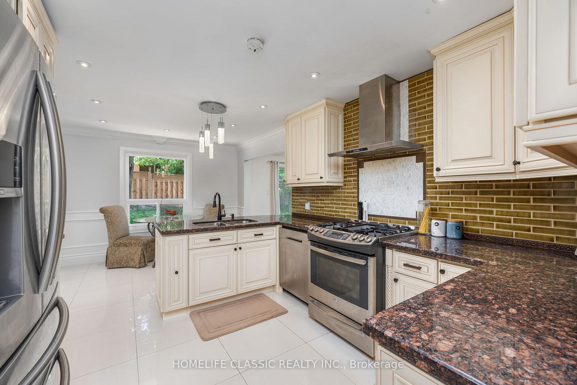Photo 8 of 550 Dahlia Crescent, Pickering, Rosebank — HOMEH