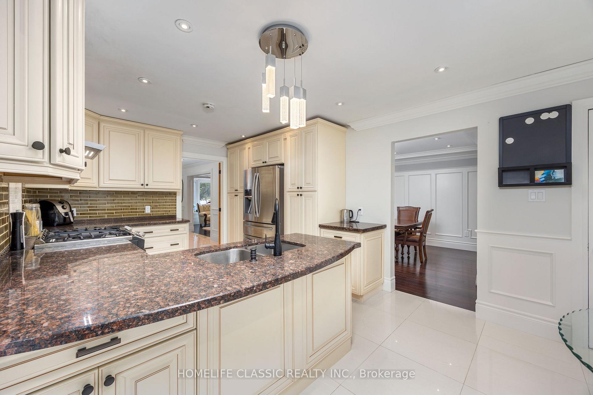 Photo 9 of 550 Dahlia Crescent, Pickering, Rosebank — HOMEH