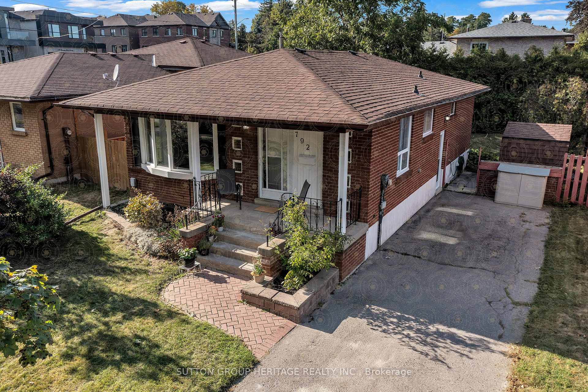 Photo 2 of 792 Tatra Drive, Oshawa, McLaughlin — HOMEH