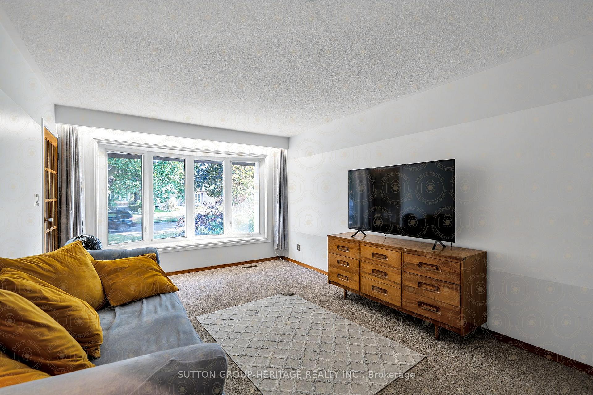 Photo 3 of 792 Tatra Drive, Oshawa, McLaughlin — HOMEH