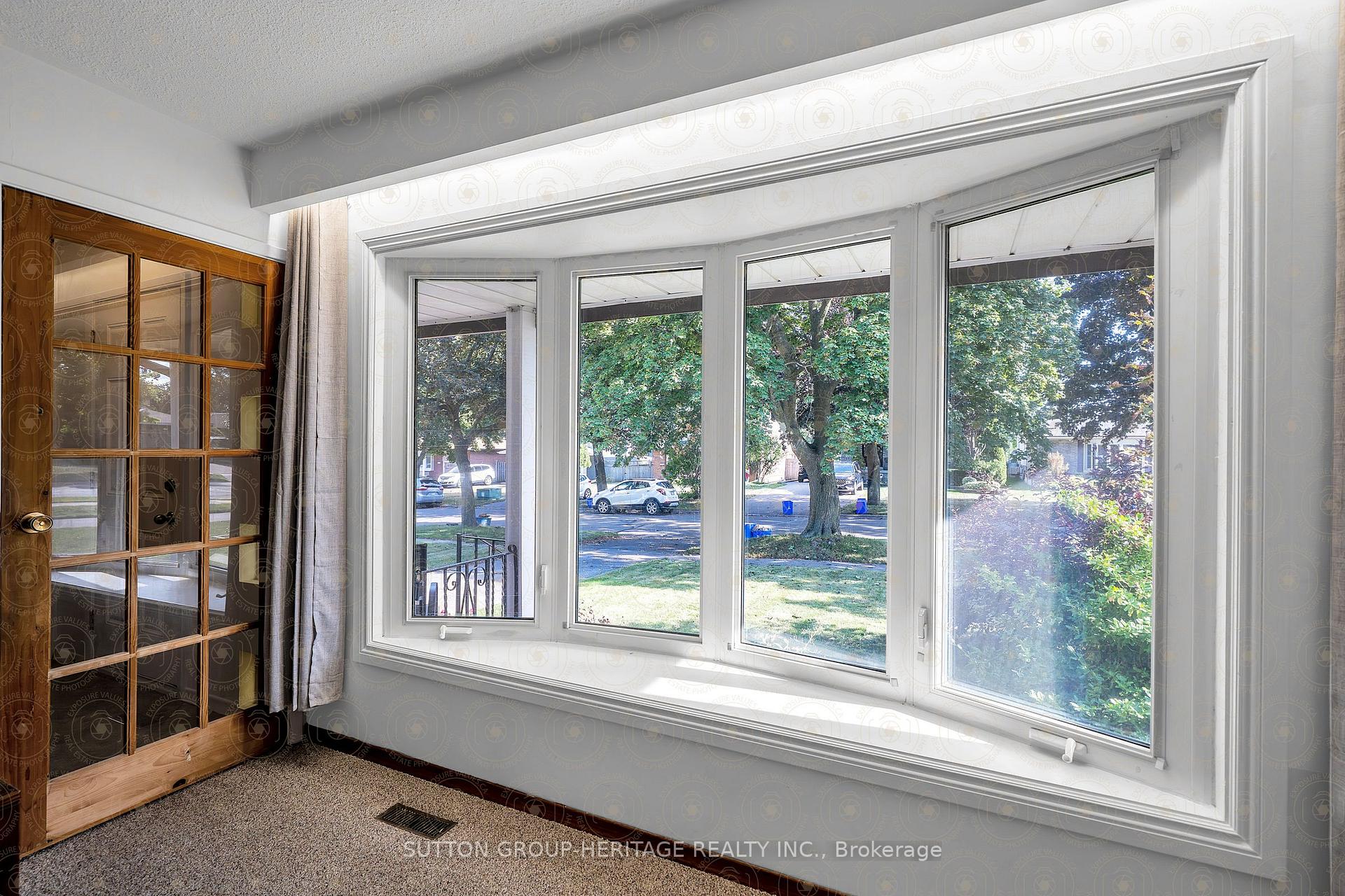Photo 4 of 792 Tatra Drive, Oshawa, McLaughlin — HOMEH