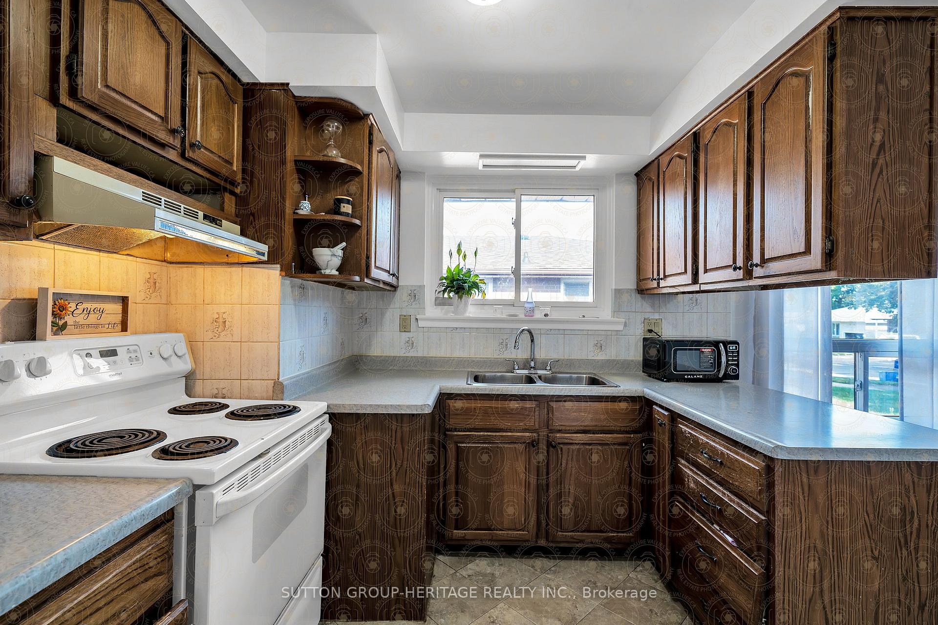 Photo 7 of 792 Tatra Drive, Oshawa, McLaughlin — HOMEH