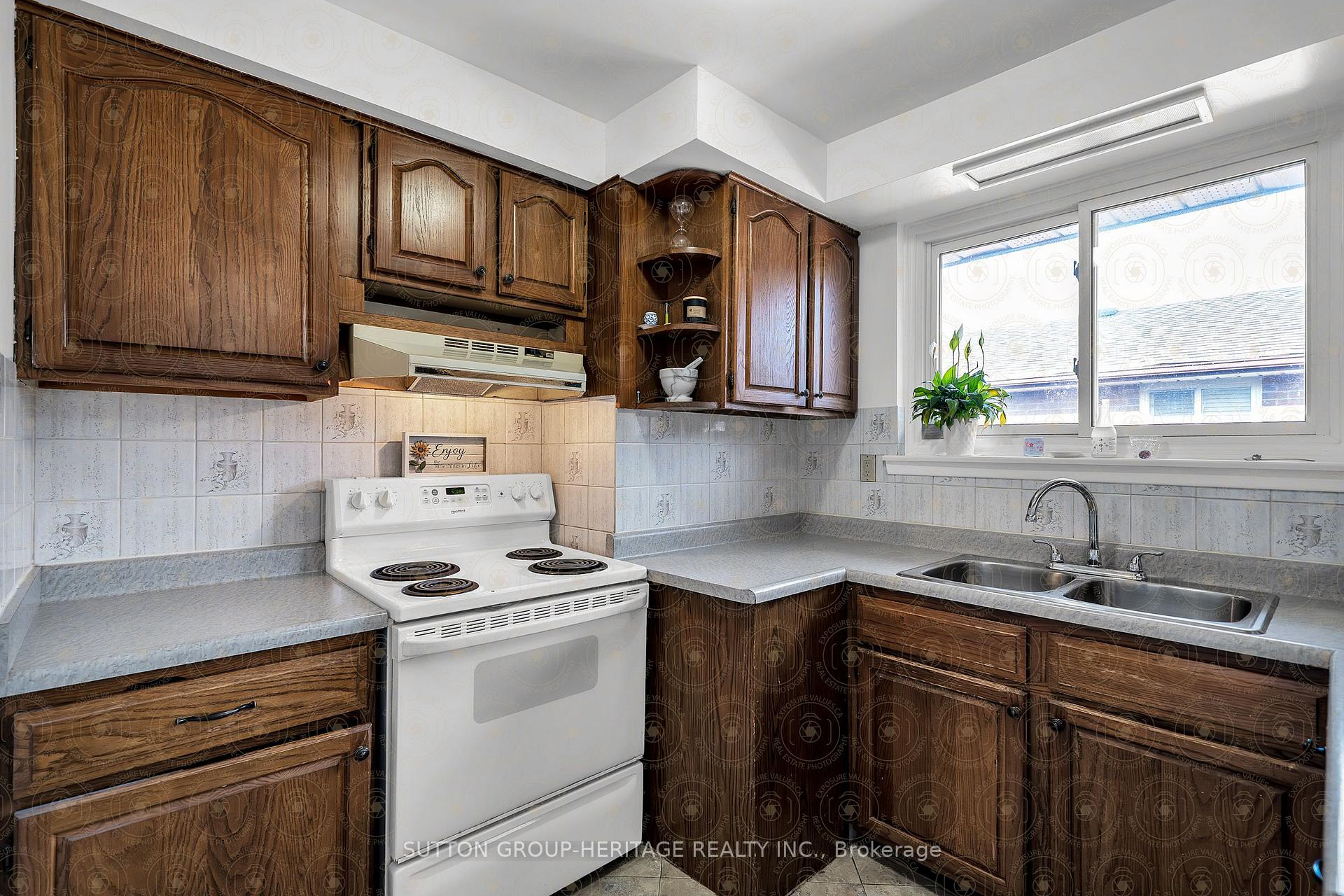 Photo 8 of 792 Tatra Drive, Oshawa, McLaughlin — HOMEH