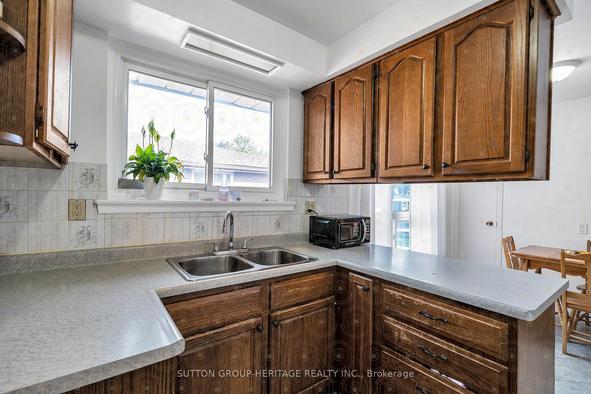 Photo 9 of 792 Tatra Drive, Oshawa, McLaughlin — HOMEH