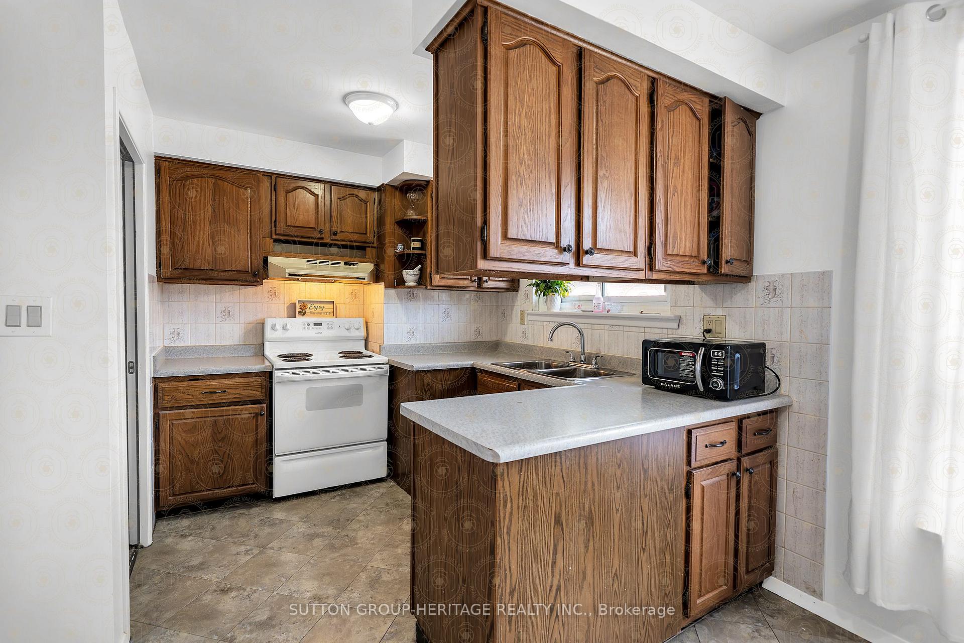 Photo 10 of 792 Tatra Drive, Oshawa, McLaughlin — HOMEH